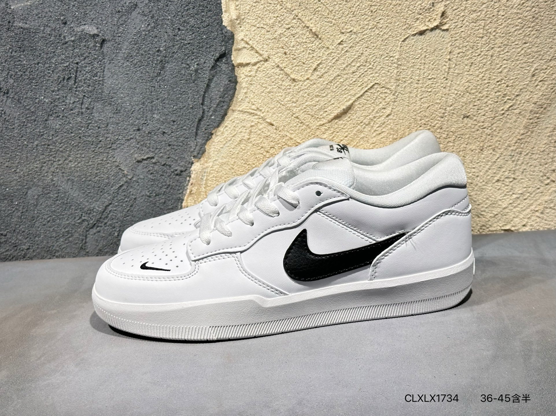 💰90  
耐克Nike SB Force 58 运动滑板鞋 解构绑带 双鞋带运动鞋。这是一款将前沿创新带入街头的单品，它具有硫化杯底，具有出色的耐用性和灵活性。使用柔软皮革和帆布拼接，在饰面上放置通风口，它自始至终都融入了传统篮球风格，此次配色迎入，重新打造鞋款。
类型：男女鞋
货号：DH7505-300 CLXLX1734
