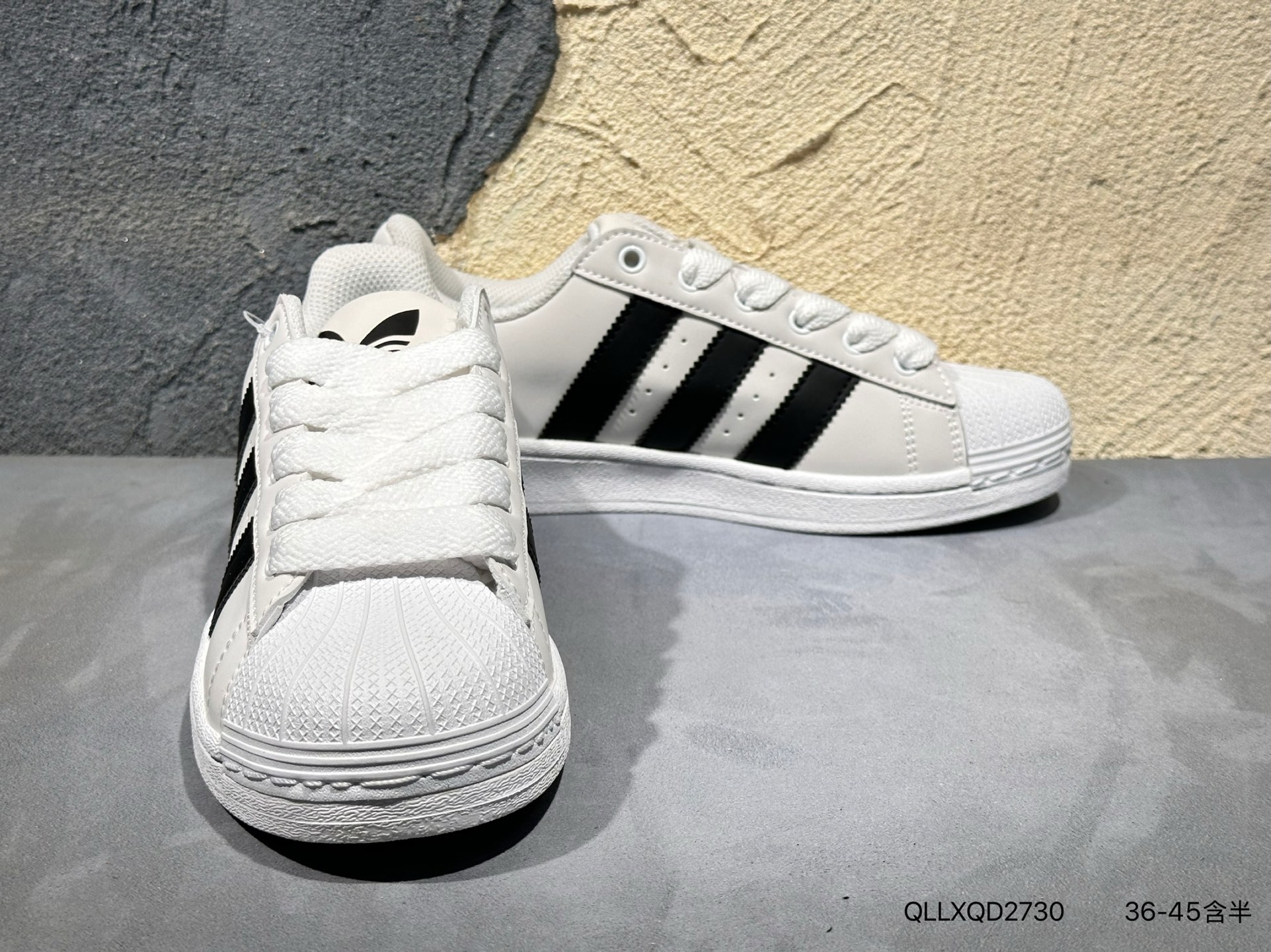 💰140   
Adidas Originals Superstar 全新配色
贝壳头休闲板鞋 独家控货 平台正单 全鞋百分百原材料 全鞋电脑针车 Logo针车间距针数原版一致 皮料切割冲裁零瑕疵 原鞋一致含胶量大底 原盒中文内外标 大几率过验 不对比市面只对比原鞋 只服务最高端市场 
货号：IF1585 QLLXQD2730