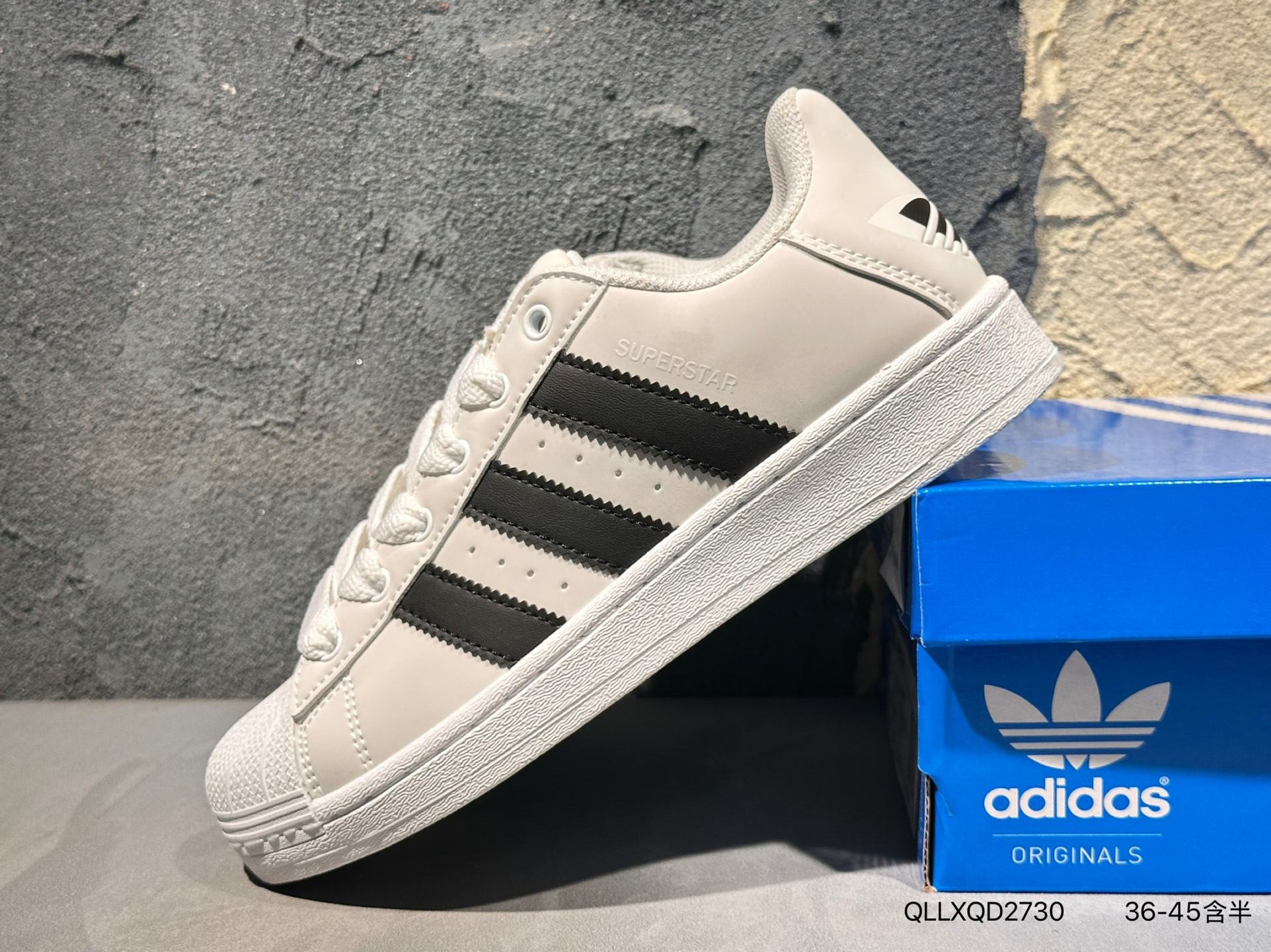 💰140   
Adidas Originals Superstar 全新配色
贝壳头休闲板鞋 独家控货 平台正单 全鞋百分百原材料 全鞋电脑针车 Logo针车间距针数原版一致 皮料切割冲裁零瑕疵 原鞋一致含胶量大底 原盒中文内外标 大几率过验 不对比市面只对比原鞋 只服务最高端市场 
货号：IF1585 QLLXQD2730