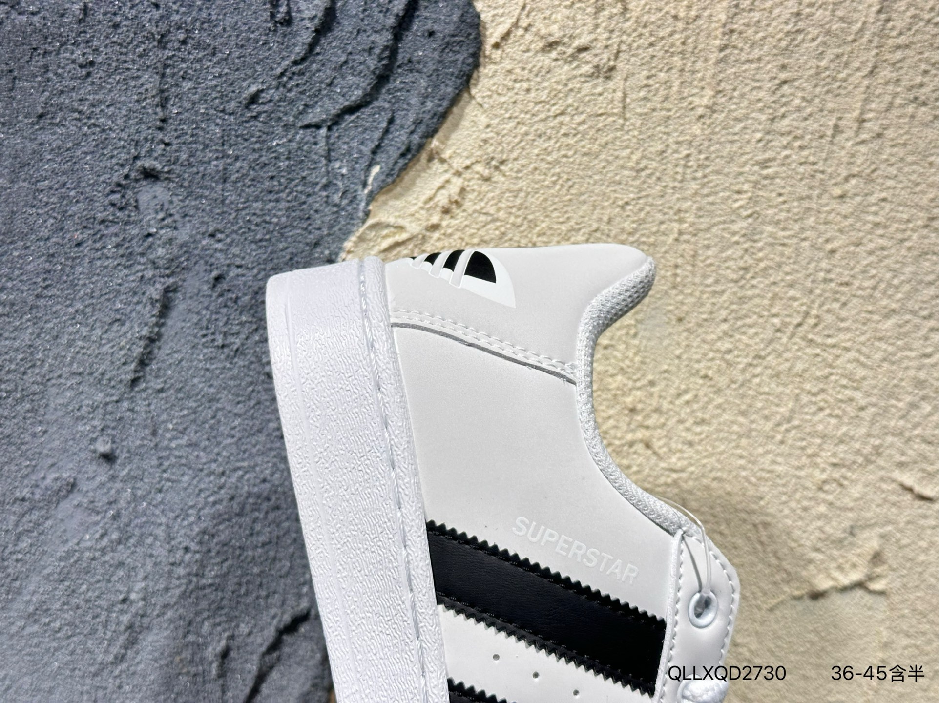 💰140   
Adidas Originals Superstar 全新配色
贝壳头休闲板鞋 独家控货 平台正单 全鞋百分百原材料 全鞋电脑针车 Logo针车间距针数原版一致 皮料切割冲裁零瑕疵 原鞋一致含胶量大底 原盒中文内外标 大几率过验 不对比市面只对比原鞋 只服务最高端市场 
货号：IF1585 QLLXQD2730