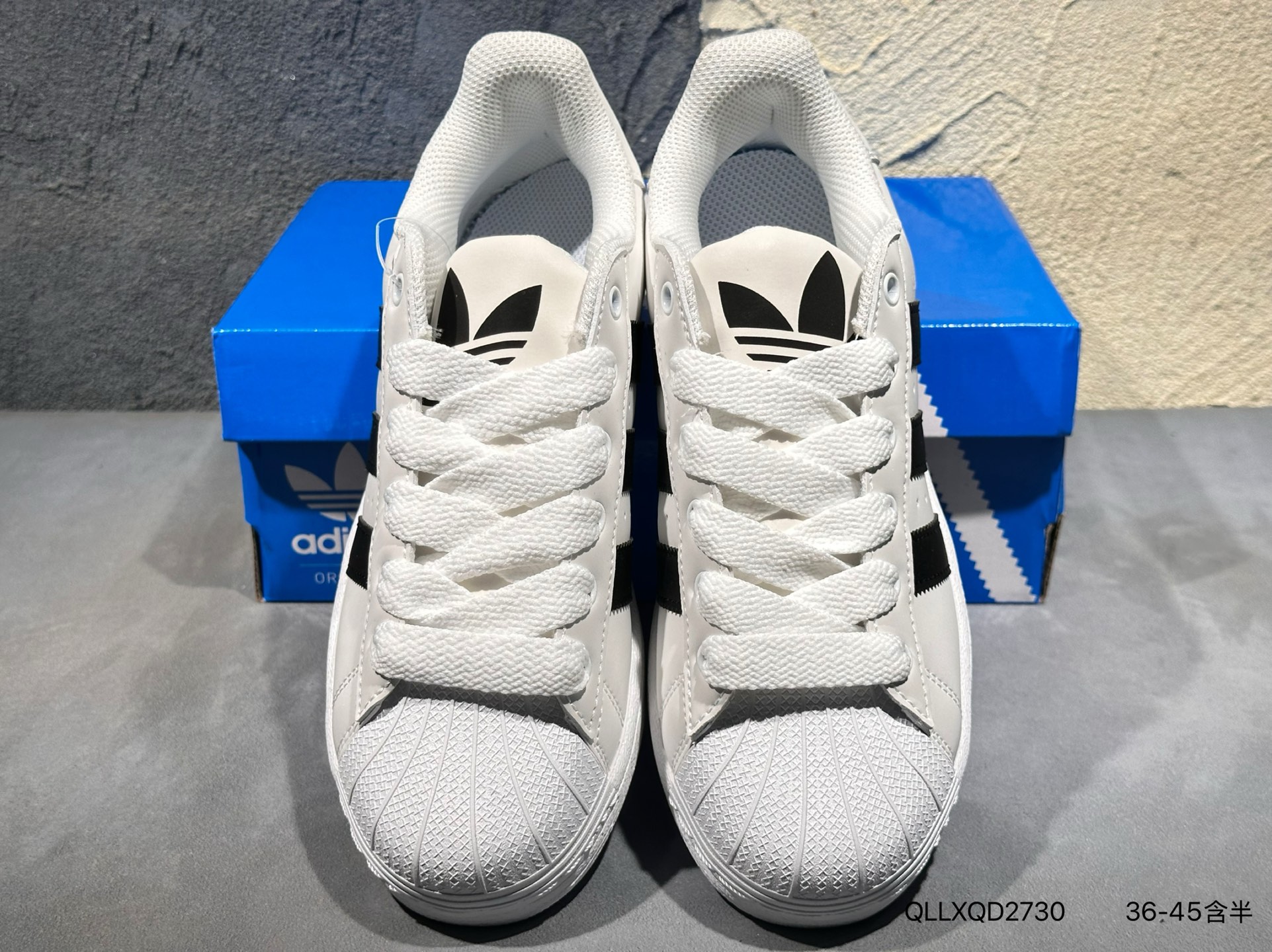 💰140   
Adidas Originals Superstar 全新配色
贝壳头休闲板鞋 独家控货 平台正单 全鞋百分百原材料 全鞋电脑针车 Logo针车间距针数原版一致 皮料切割冲裁零瑕疵 原鞋一致含胶量大底 原盒中文内外标 大几率过验 不对比市面只对比原鞋 只服务最高端市场 
货号：IF1585 QLLXQD2730