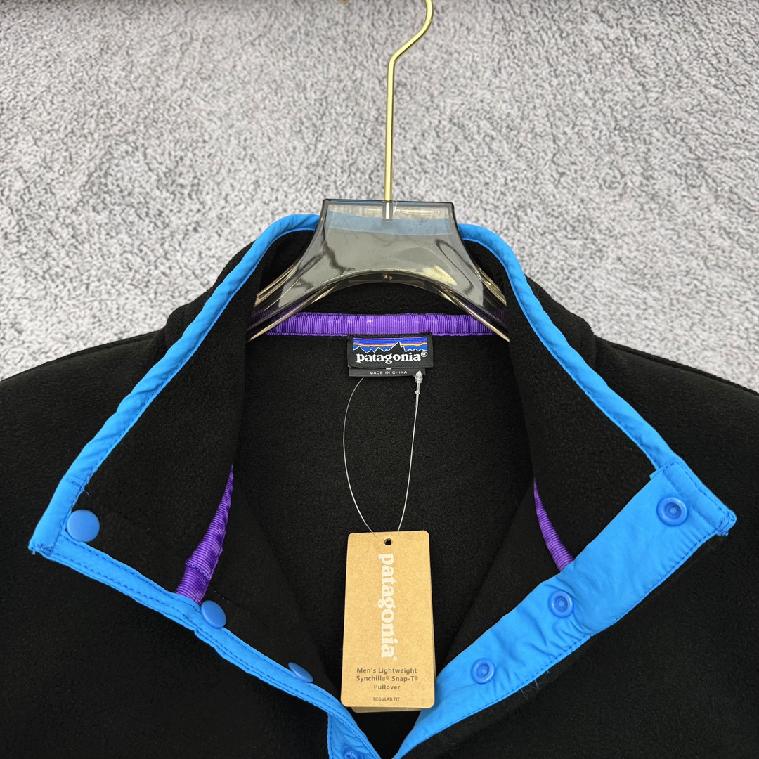 💰135 严选好货!巴塔哥尼亚 ATAGONIA新款男士立领摇粒绒抓绒卫衣外套!时尚潮流款,客供摇粒绒抓绒面料,柔软亲肤,保暖舒适!胸前盖袋设计,精美小标布标点缀,领口、袖口、下摆撞色包边包条,做工细节都非常到位,无论单穿还是外套都不错,上身效果一级棒,喜欢的兄弟不要错过!颜色:黑色、灰色、黄拼色!尺码:M一3XL!
尺码表:
M:肩宽46 胸围109 衣长69
L:肩宽48 胸围113 衣长71
XL:肩宽49 胸围117 衣长73
2XL:肩宽50 胸围121 衣长75
3XL:肩宽51 胸围125 衣长75