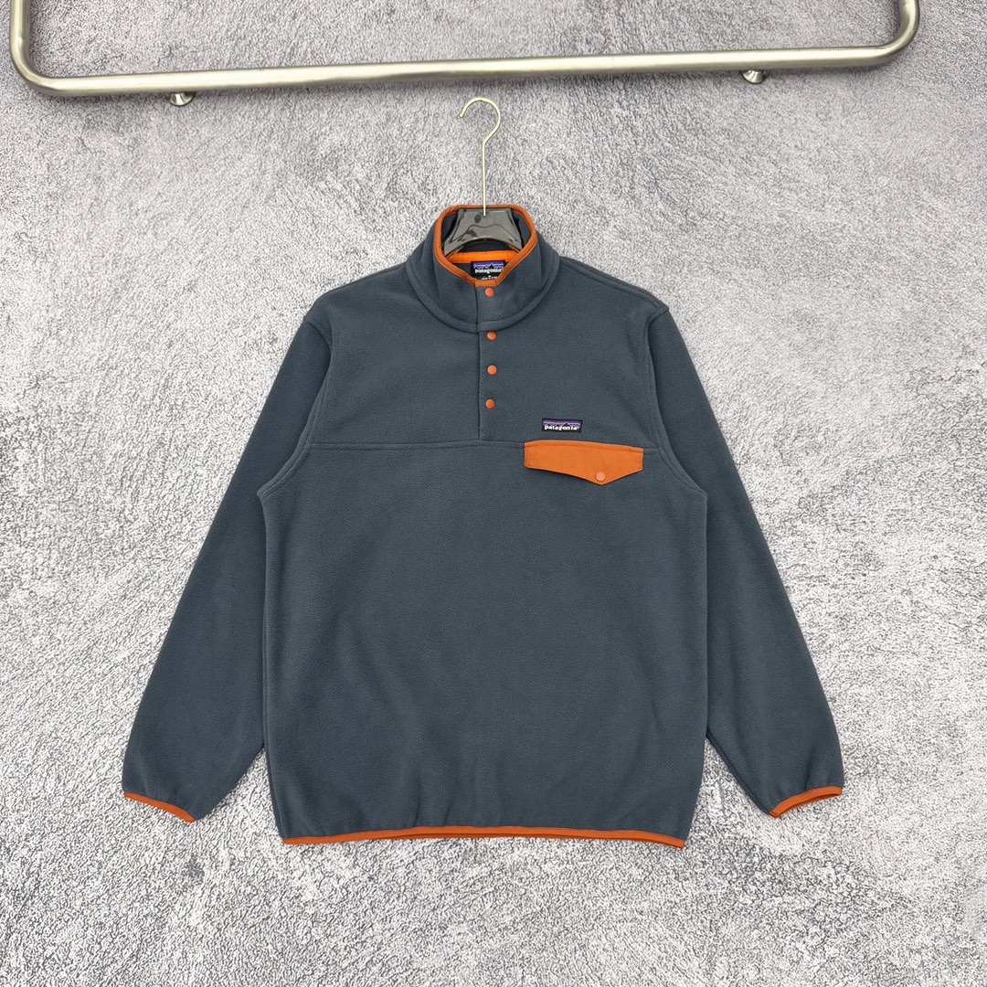 💰135 严选好货!巴塔哥尼亚 ATAGONIA新款男士立领摇粒绒抓绒卫衣外套!时尚潮流款,客供摇粒绒抓绒面料,柔软亲肤,保暖舒适!胸前盖袋设计,精美小标布标点缀,领口、袖口、下摆撞色包边包条,做工细节都非常到位,无论单穿还是外套都不错,上身效果一级棒,喜欢的兄弟不要错过!颜色:黑色、灰色、黄拼色!尺码:M一3XL!
尺码表:
M:肩宽46 胸围109 衣长69
L:肩宽48 胸围113 衣长71
XL:肩宽49 胸围117 衣长73
2XL:肩宽50 胸围121 衣长75
3XL:肩宽51 胸围125 衣长75