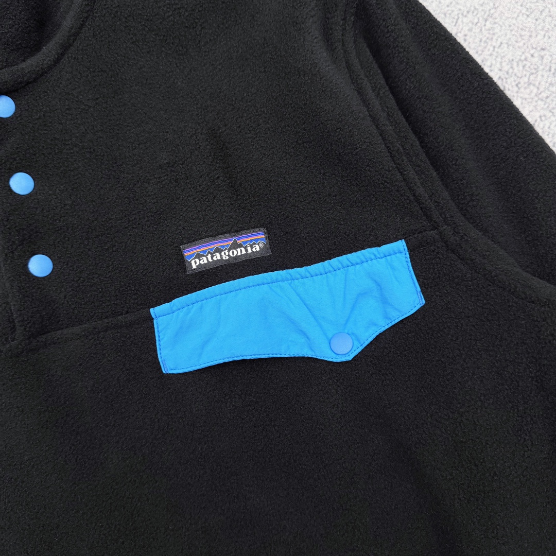 💰135 严选好货!巴塔哥尼亚 ATAGONIA新款男士立领摇粒绒抓绒卫衣外套!时尚潮流款,客供摇粒绒抓绒面料,柔软亲肤,保暖舒适!胸前盖袋设计,精美小标布标点缀,领口、袖口、下摆撞色包边包条,做工细节都非常到位,无论单穿还是外套都不错,上身效果一级棒,喜欢的兄弟不要错过!颜色:黑色、灰色、黄拼色!尺码:M一3XL!
尺码表:
M:肩宽46 胸围109 衣长69
L:肩宽48 胸围113 衣长71
XL:肩宽49 胸围117 衣长73
2XL:肩宽50 胸围121 衣长75
3XL:肩宽51 胸围125 衣长75