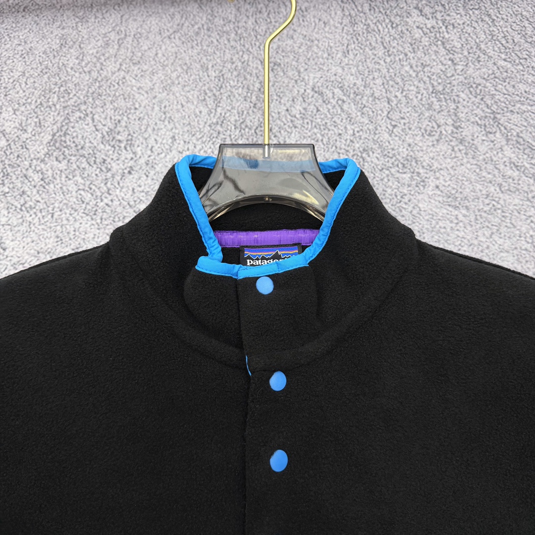 💰135 严选好货!巴塔哥尼亚 ATAGONIA新款男士立领摇粒绒抓绒卫衣外套!时尚潮流款,客供摇粒绒抓绒面料,柔软亲肤,保暖舒适!胸前盖袋设计,精美小标布标点缀,领口、袖口、下摆撞色包边包条,做工细节都非常到位,无论单穿还是外套都不错,上身效果一级棒,喜欢的兄弟不要错过!颜色:黑色、灰色、黄拼色!尺码:M一3XL!
尺码表:
M:肩宽46 胸围109 衣长69
L:肩宽48 胸围113 衣长71
XL:肩宽49 胸围117 衣长73
2XL:肩宽50 胸围121 衣长75
3XL:肩宽51 胸围125 衣长75