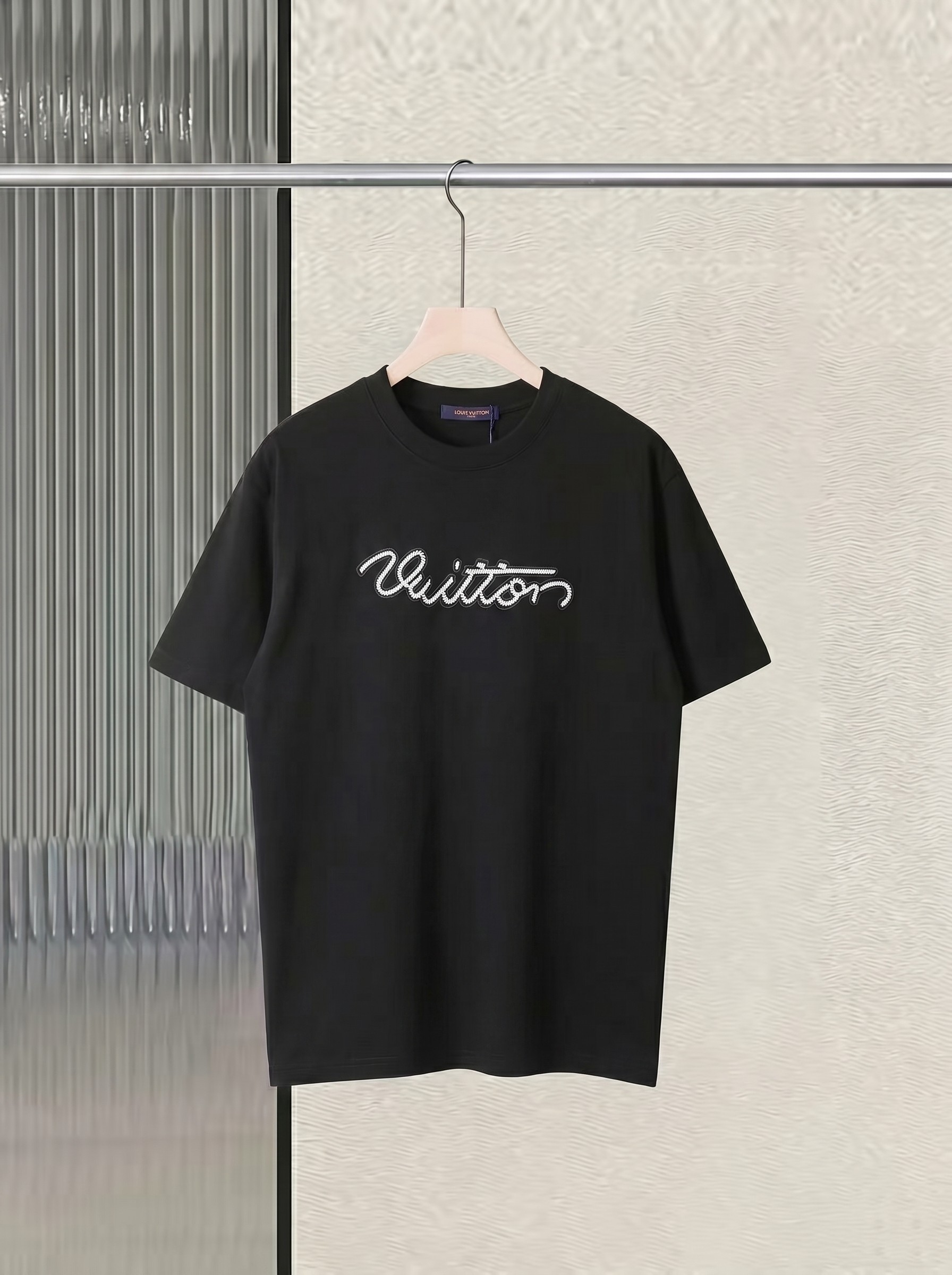 P80 Louis Vuitton logo bordado con líneas, camiseta de manga corta 100% algodón 280g, molde original 1:1, desarrollo ZP…