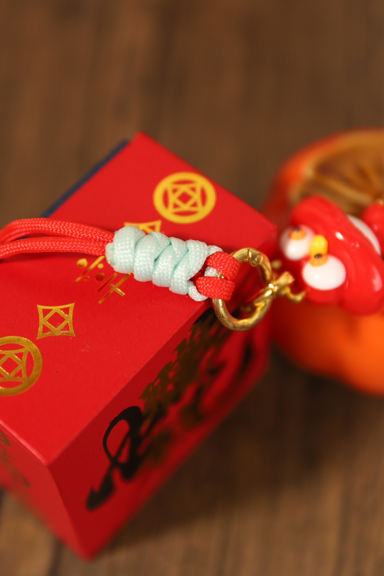 Suitable for styling on handbags or phone cases, this charm reflects the - Comprehensive 3