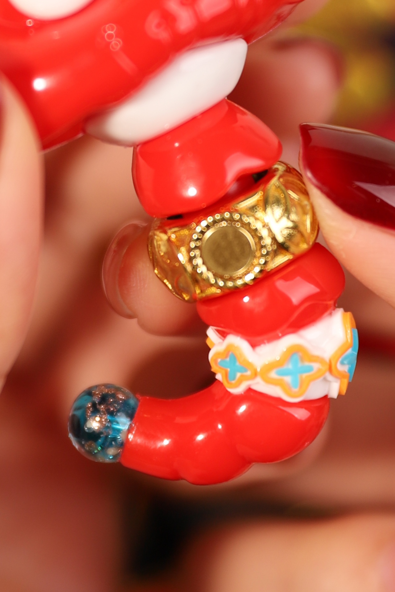 Suitable for styling on handbags or phone cases, this charm reflects the - Comprehensive 5