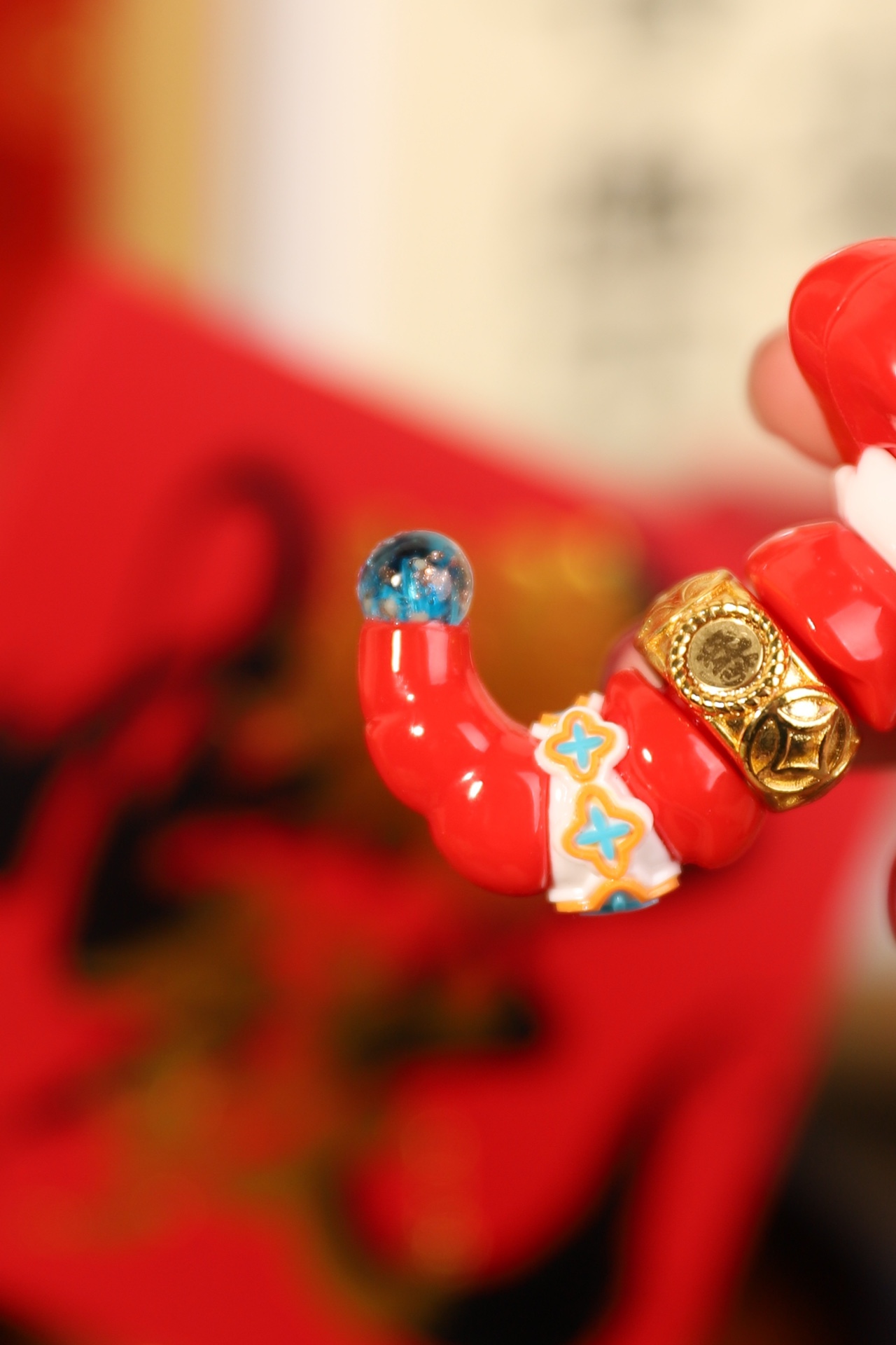 Suitable for styling on handbags or phone cases, this charm reflects the - Comprehensive 4