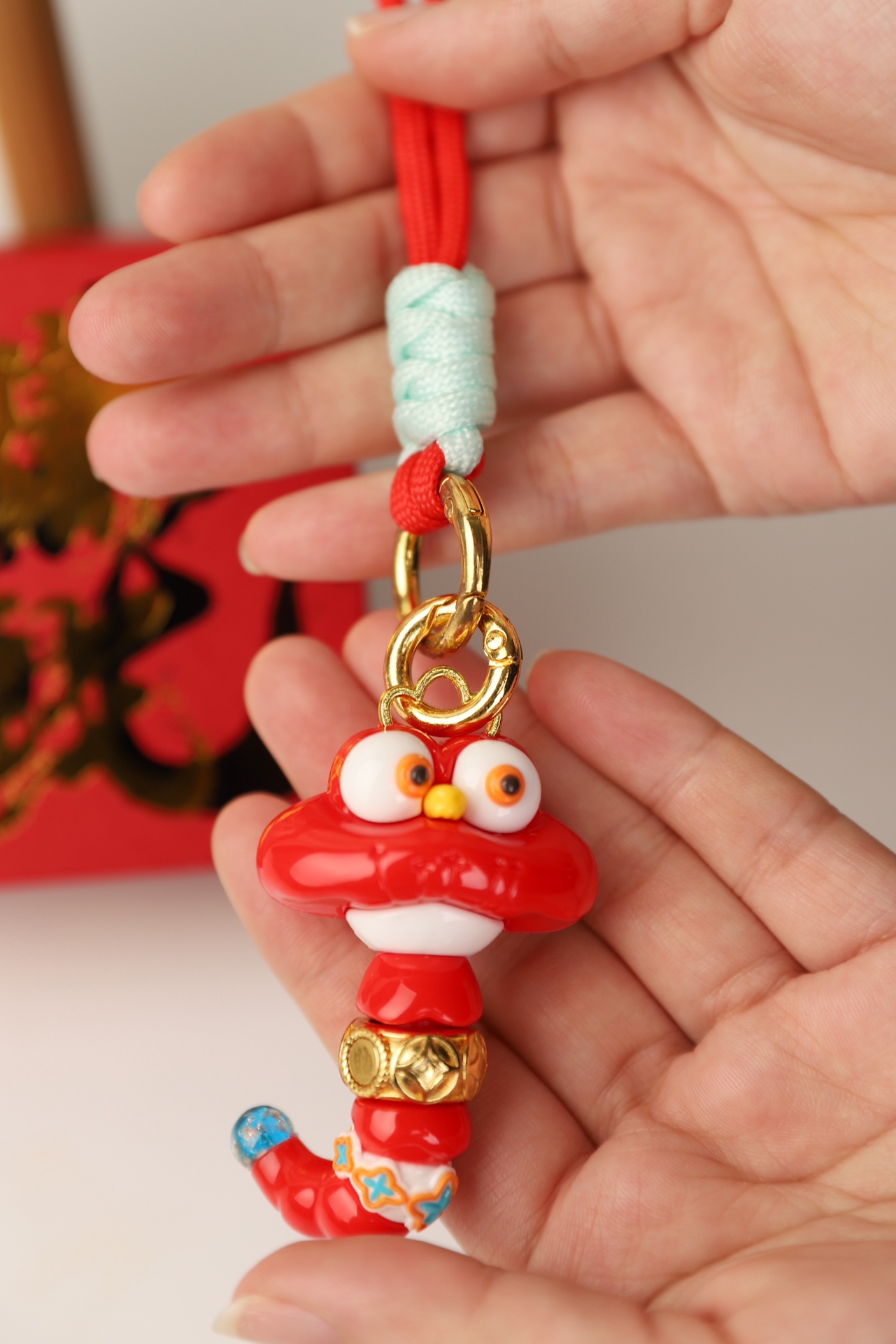 Suitable for styling on handbags or phone cases, this charm reflects the - Comprehensive 6