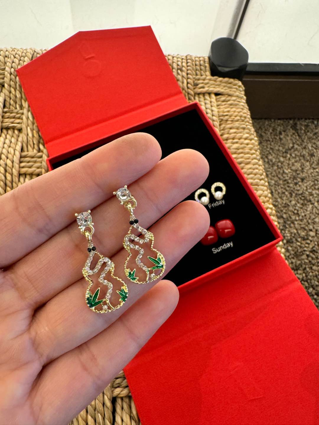 thoughtful earring combinationAt first glance, the glitter looks really - Jewelry 8