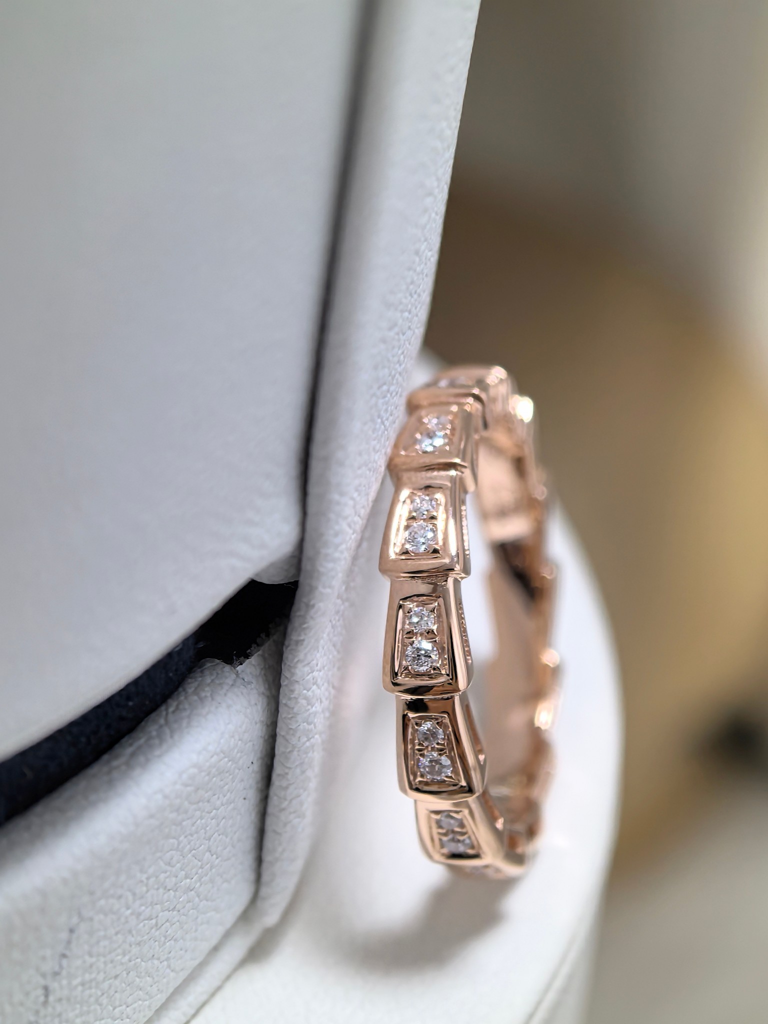 BVLGARI Narrow Pavé Diamond Ring - Comprehensive 4