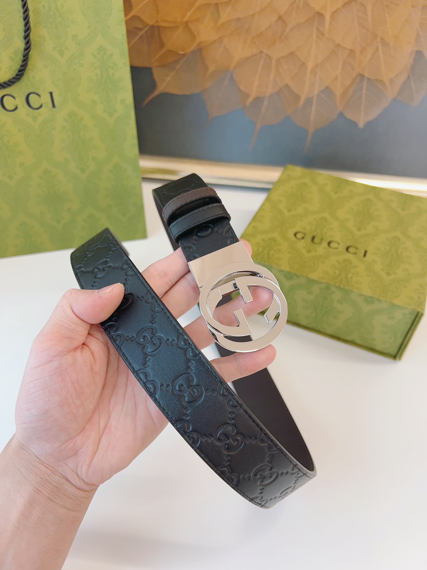 Gucci3.7专柜同步双面进口原厂皮.旋转五金扣双面使用内衬咖啡色进口底皮.专柜品质.