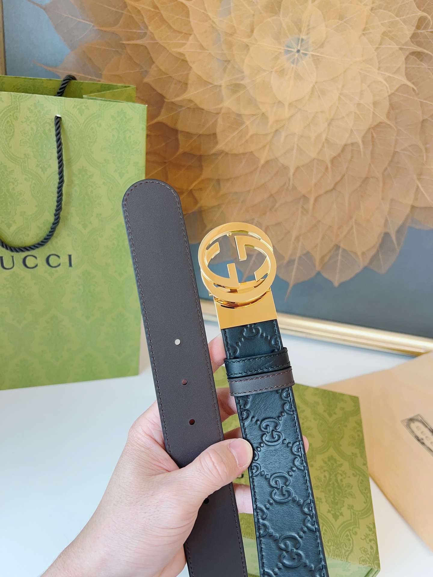 Gucci3.7专柜同步双面进口原厂皮.旋转五金扣双面使用内衬咖啡色进口底皮.专柜品质.