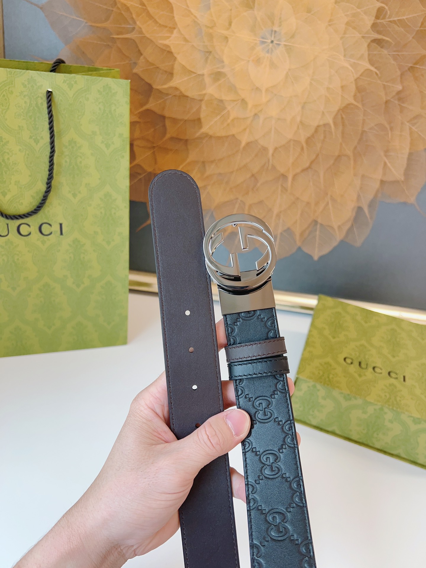 Gucci3.7专柜同步双面进口原厂皮.旋转五金扣双面使用内衬咖啡色进口底皮.专柜品质