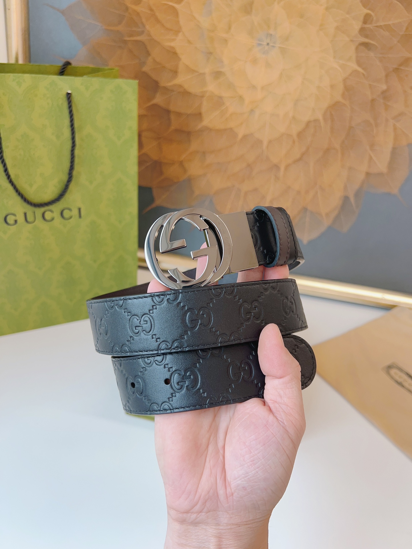 Gucci3.7专柜同步双面进口原厂皮.旋转五金扣双面使用内衬咖啡色进口底皮.专柜品质