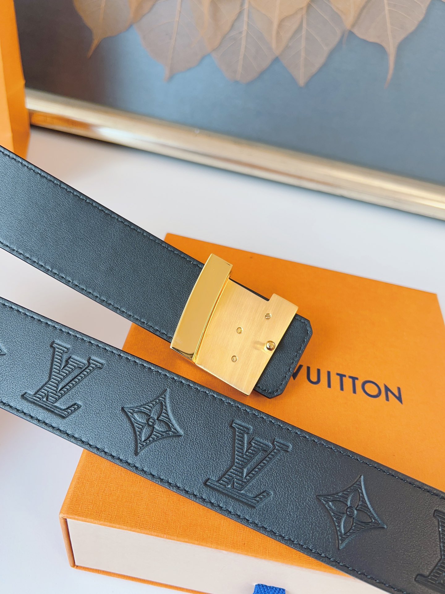  LOUlS Vuitton〖路易威登〗男士腰带 带身采用进口牛皮压花纹 配牛皮平纹底 搭配字母扣 宽4