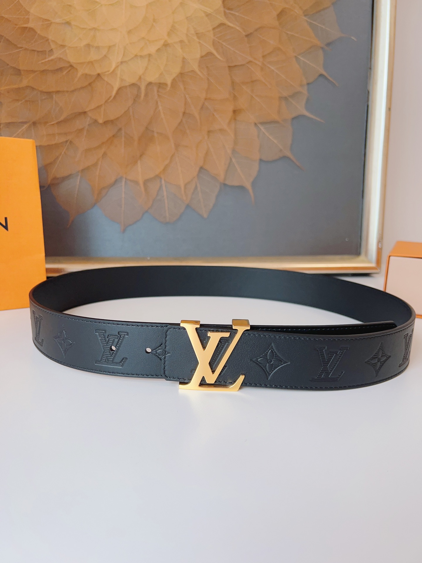  LOUlS Vuitton〖路易威登〗男士腰带 带身采用进口牛皮压花纹 配牛皮平纹底 搭配字母扣 宽4