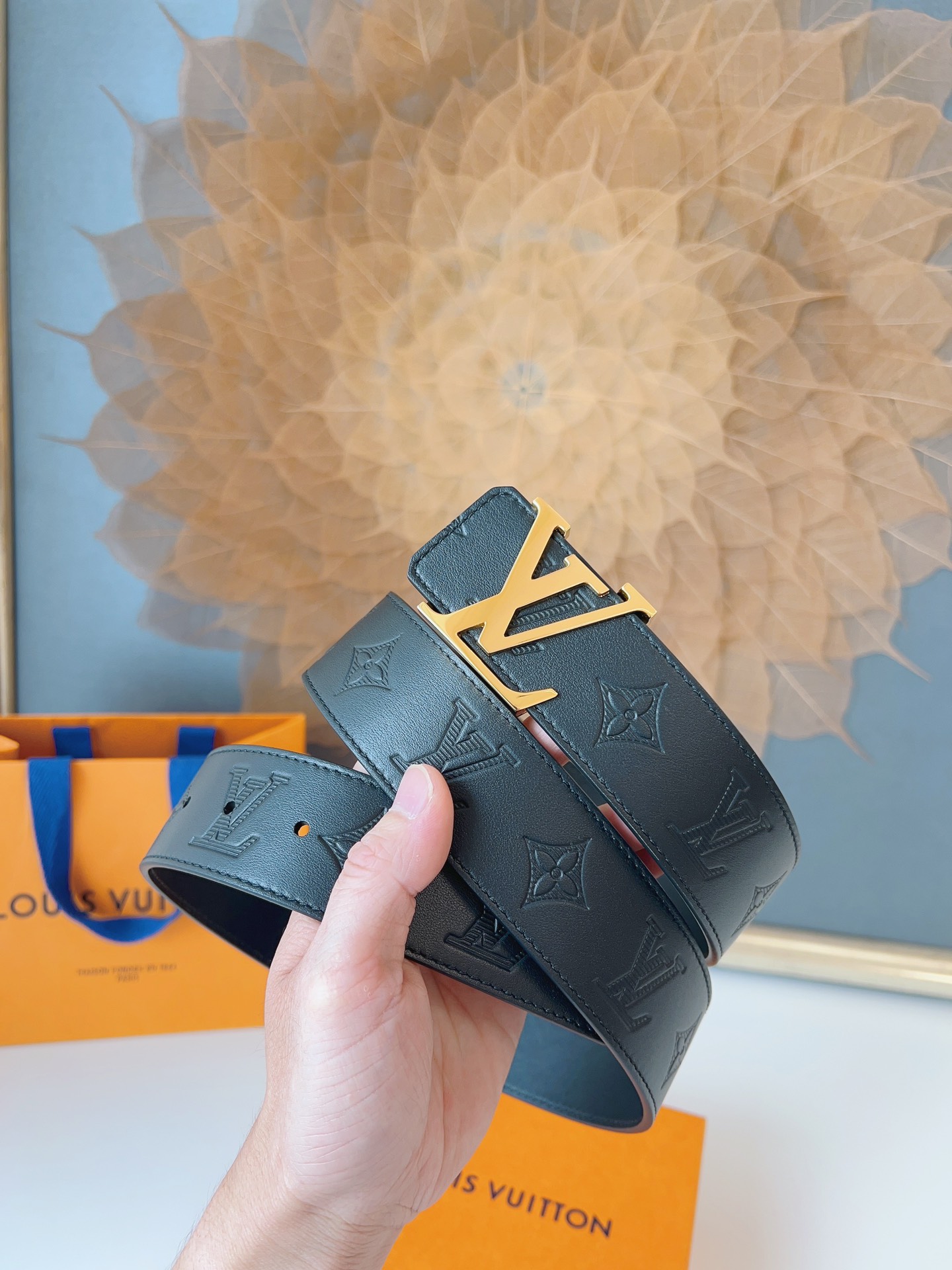  LOUlS Vuitton〖路易威登〗男士腰带 带身采用进口牛皮压花纹 配牛皮平纹底 搭配字母扣 宽4
