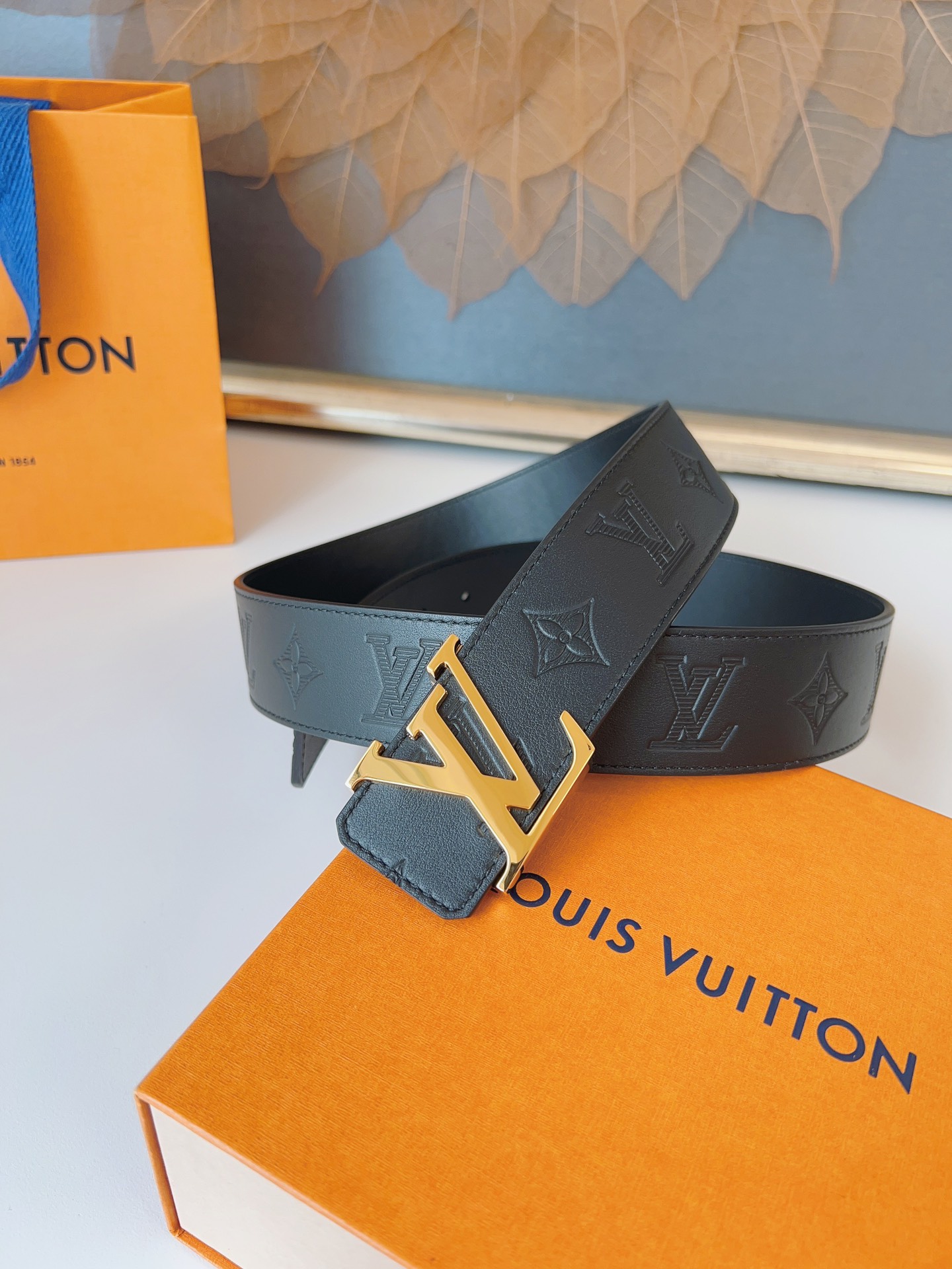  LOUlS Vuitton〖路易威登〗男士腰带 带身采用进口牛皮压花纹 配牛皮平纹底 搭配字母扣 宽4