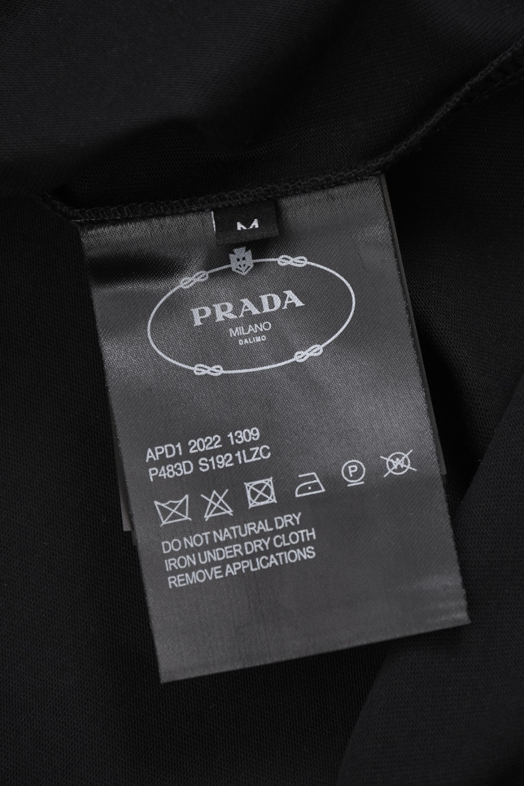 【新款上架】R-9526 普拉达PRADA 25新款圆领短袖T恤，定织高克重纯棉面料300克左右，洗水
