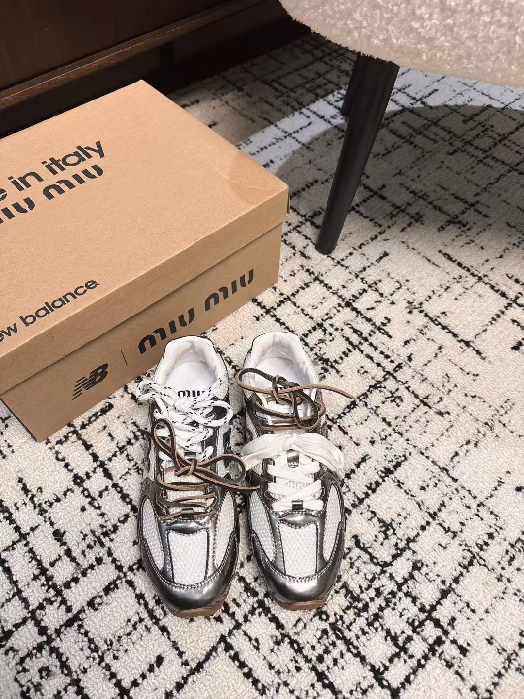 NO:238638,Purchase grade MIU MIUNEW BALANCE 530 Miu Miu Newbaren co-branded ss 25 spring and summer series retro sports shoes. This model has been blown up online!  Super retro is in my heart. The new season's trend elements are presented in the style of two-color shoelaces - appropriate 