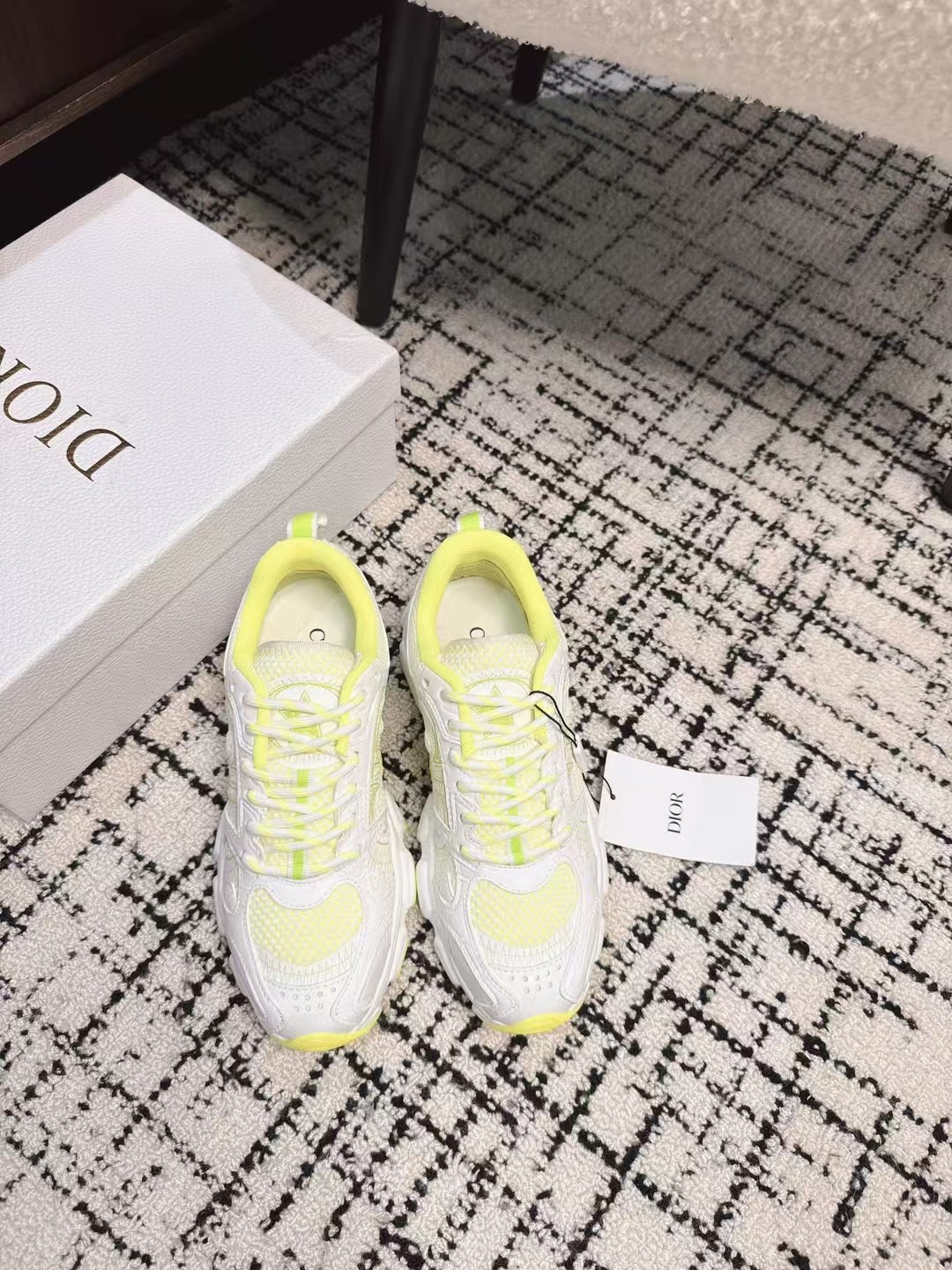 NO:238607,The purchasing agent Dior star model 25ss is the main hot product. The newly released Dior Chrono new casual sports shoes running shoes dad shoes. It's really cool, full of futuristic feeling! It's really cool!  Once again interprets Dior's cool fashion concept, Lucky Star will bless you with good luck, the new EVA sole is super light and soft! The original version is perfectly replicated!  Size#35-41 (40 41 custom made without return), casual shoes/sports shoes, dior, dior, sneakers19860909代购级 Dior 明星款25ss 主推爆品 全新发售的迪奥 Dior Chrono 新款休闲运动鞋跑鞋老爹鞋 真的酷毙了,未来感十足! 真的好飒！再次演绎了迪奥酷时尚的理念,幸运星为你加持好运,全新的EVA鞋底超轻超软!原版完美复刻！ Size#35-41（40 41订做不退换）,休闲鞋/运动鞋,dior,dior,sneakers,Women's Shoes