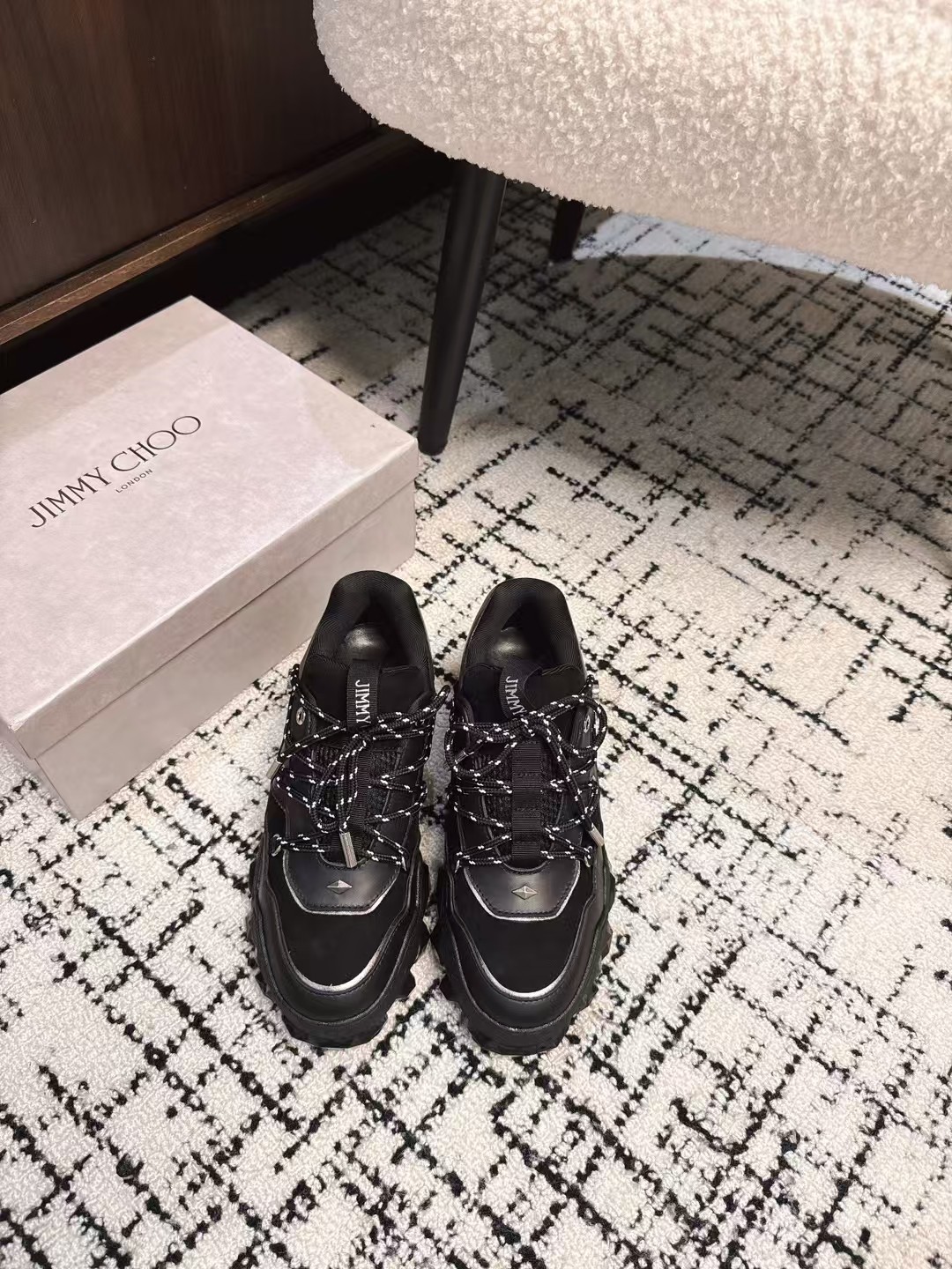 NO:238610,Factory, Men's Ten 10, Jimmy Week, JMYY CHOO, Men's and Women's Couple Casual Shoes, Exclusive First Launch in the Market, The Best Is Not Satisfaction is Better Than White Shoes, Breaking the Traditional Aesthetics, Transparent Sole is done!  Celebrity private server demonstration is so versatile!  The original upper is exclusive open mold with hidden design, and the original buckle open mold. Size 35-44, the same model for men and women, 35-40, the men and women, size 39-44, casual shoes/sports shoes, jimmy choo, sneakers19860909工厂,男十10,吉米周,JMYY CHOO,男女同款情侣休闲鞋, 市场独家首发,最优不服来比 程度比小白鞋还要早,打破传统审美,透明底做到了！ 明星私服上脚示范 就是这么百搭 ！ 鞋面原版独家开模隐蔽设计的边、原版扣开模. 码数35-44,男女同款 女款35-40 男款39-44码,休闲鞋/运动鞋,jimmy choo,sneakers,Women's Shoes