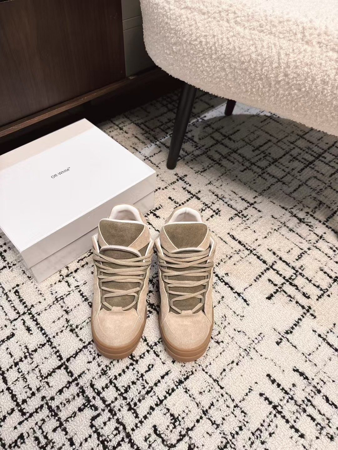 NO:238620,off whlte 2025 latest model of internally enhanced sneakers, same style as celebrities, is on sale. The original version is repeatedly modified and modified. The force is to restore the original version 1:1!  Top luxury masterpieces, soft and comfortable, fashion and leisure, bringing excellent elegant texture, excellent comfort, top purchasing version upper imported calf leather/original craftsmanship, original development of outsole size 35-40, casual shoes/sports shoes, off white, sneakers, cowhide19860909off whlte 2025最新款内增高运动鞋 明星同款 火爆发售. 原版反复打版调改. 力要1:1原版还原！顶级奢华力作 柔软舒适 时尚休闲结合一体 带来卓越优雅的质感 与极佳的上脚舒适感 顶级代购版本鞋面进口小牛皮面/原版工艺 大底原版开发 码数35-40,休闲鞋/运动鞋,off white,sneakers,cowhide,Women's Shoes