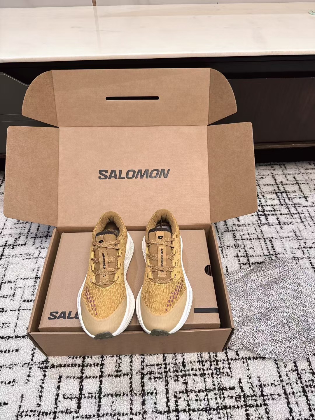 NO:448395,Purchase grade SALOMON 3rd generation AERO GLIDE 3 GRVL upper GRVL version is more woven, the outer pressing glue also has anti-fouling and water-proof effect, and is breathable. The toe and midfoot are wider, and can be adapted to more feet. The high elastic half-inner boot tongue, the front section is sewn with the upper, and the tongue collar is also elastic and closed. It is designed for outdoor design and effectively prevents the entry of sand and gravel. The shoelaces are hard, flat threaded. The inner hard, medium strength, honeycomb reflector. The sponge is filled with sufficient insole. 4MM ORTHOIiTE molded foot pad. The sole is made of off-white supercritical foam popcorn material, and the technological sole is as comfortable and elastic as if worn on a sponge. [Strong] [Strong] [Strong] [Strong] GRVL version uses V-shaped tooth flowers with better mountain grip. Size women's size  35 -41 Men's size 39-45, casual shoes/sports shoes, boots, sneakers19860909代购级 SALOMON 萨洛蒙 第三代 AERO GLIDE 3 GRVL 鞋面GRVL版本编织更加紧密、外侧的压胶也有防污防泼水的功效、透气性很好 鞋头和中足较宽、可以适配更多脚型 高弹半内靴鞋舌、前段与鞋面缝合、鞋舌领也是弹力收口设计,针对户外设计、有效防止砂石的进入 鞋带硬质扁平螺纹设计 内有硬质港宝、中等强度,有蜂窝反光片 海绵填充足 鞋垫4MM ORTHOIiTE模压脚垫 大底米白色超临界发泡爆米花材质、科技大底就像穿在海绵上一样舒服且有弹性[强][强][强]GRVL版本采用的是山地抓地更好的V型齿花 Size女码 35 -41 男码 39-45,休闲鞋/运动鞋,boots,sneakers,Women's Shoes