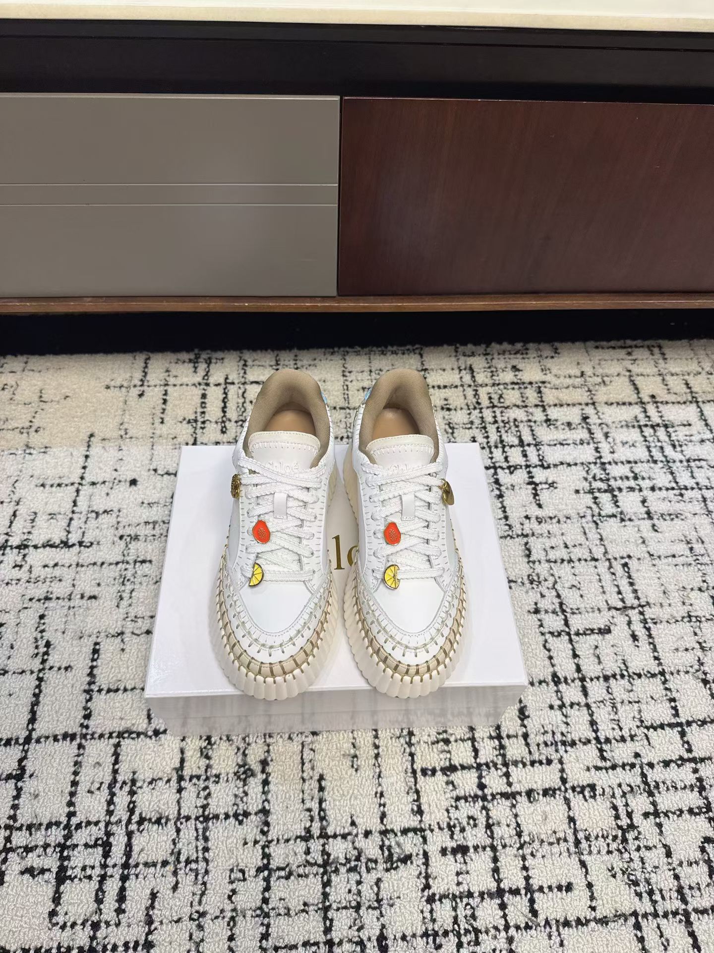 NO:787251,Batch, exclusive first release, upgraded version of pure hand-stitched casual shoes is here!  Chloe's latest sewing mark thread, original private model high-density foam soles, artificial Goodyear threading, all the positions are just right after matching, all the craftsmanship is consistent with the original material, it is definitely a pair of wear-resistant and durable, a must-have for walking in the world!  !  Versatile Korean version, standard size 35-40, fabric cowhide and tendon splicing design style, super invincible and beautiful outsole with 8cm heel height, casual shoes/sports shoes, chloe, loewe, sneakers, cowhide19860909批、独家首发,升级版纯手工缝线休闲鞋来了！ Chloe（克洛伊）最新的缝马克线 原版私模高密度发泡鞋底 人工固特异手法穿线 配上后所有的位置刚刚好 所有的工艺与材质原版一致 绝对是一双耐穿耐看行走江湖必备利器！！百搭韩版 码数35-40标准码,面料牛皮牛筋拼接设计风格超级无敌美大底跟高8厘米,休闲鞋/运动鞋,chloe,loewe,sneakers,cowhide,Women's Shoes