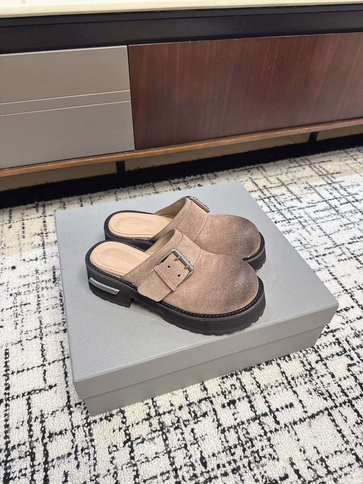 Мюли с массивной подошвой и металлической пряжкой Balenciaga