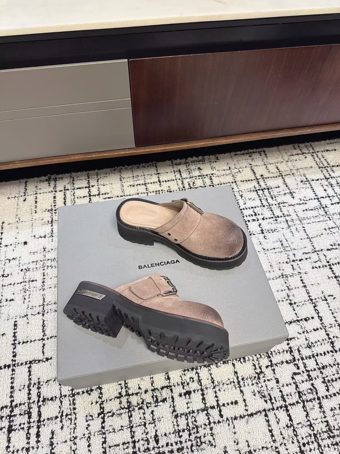Мюли с массивной подошвой и металлической пряжкой Balenciaga