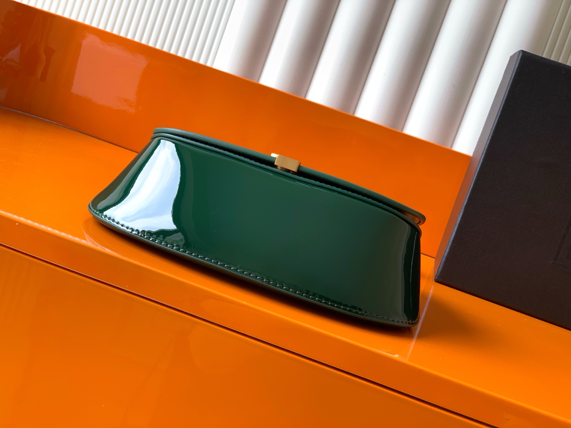 VOLTAIRE BOX 独自デザインの腋下/マ鞍包