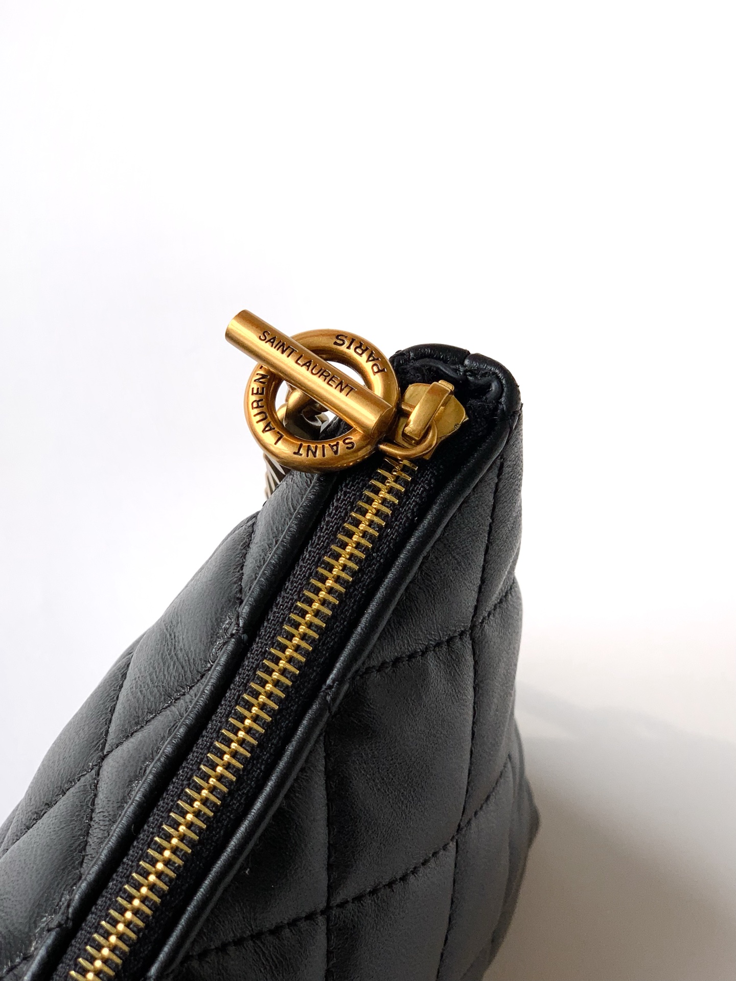 Saint Laurent ICAREトートバッグ - 小号黒羊皮と金のスタイリッシュデザイン