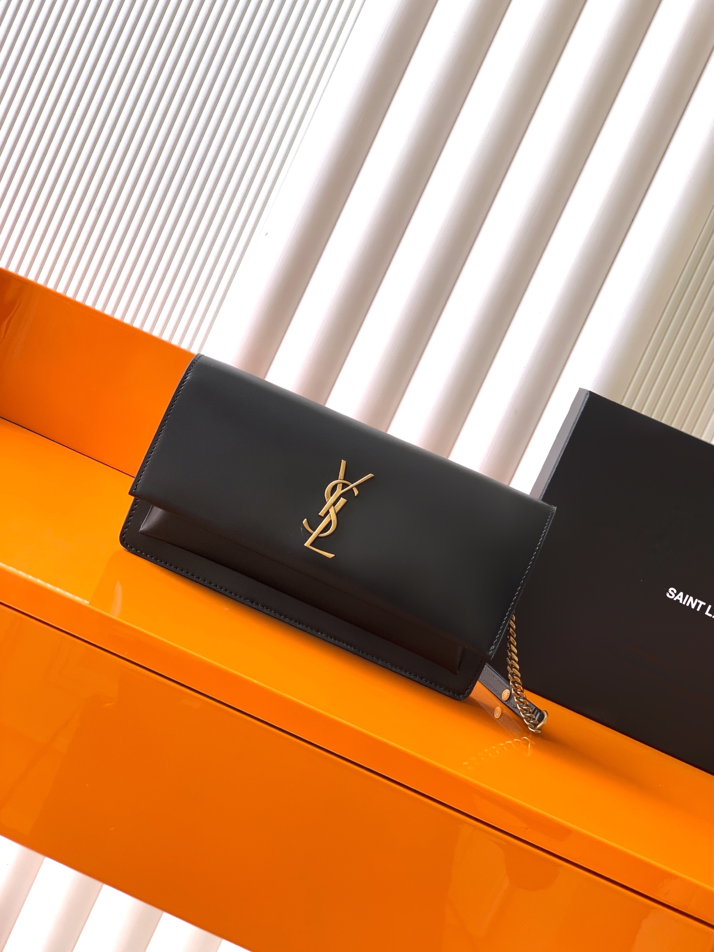YSL サンセットボックス 手拿包 - 柔らかく実用的なデザイン