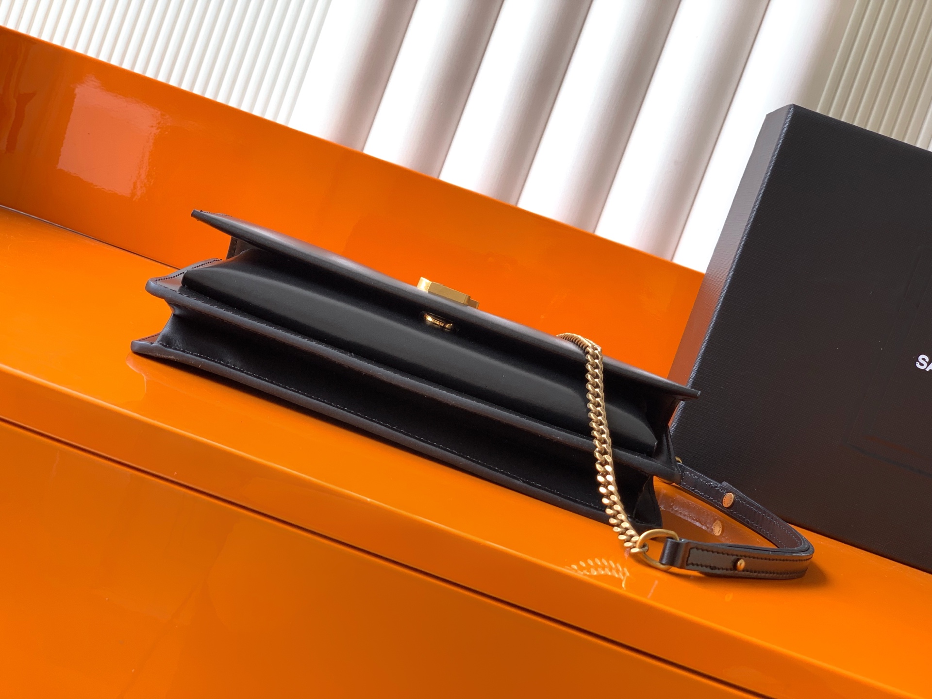 YSL サンセットボックス 手拿包 - 柔らかく実用的なデザイン