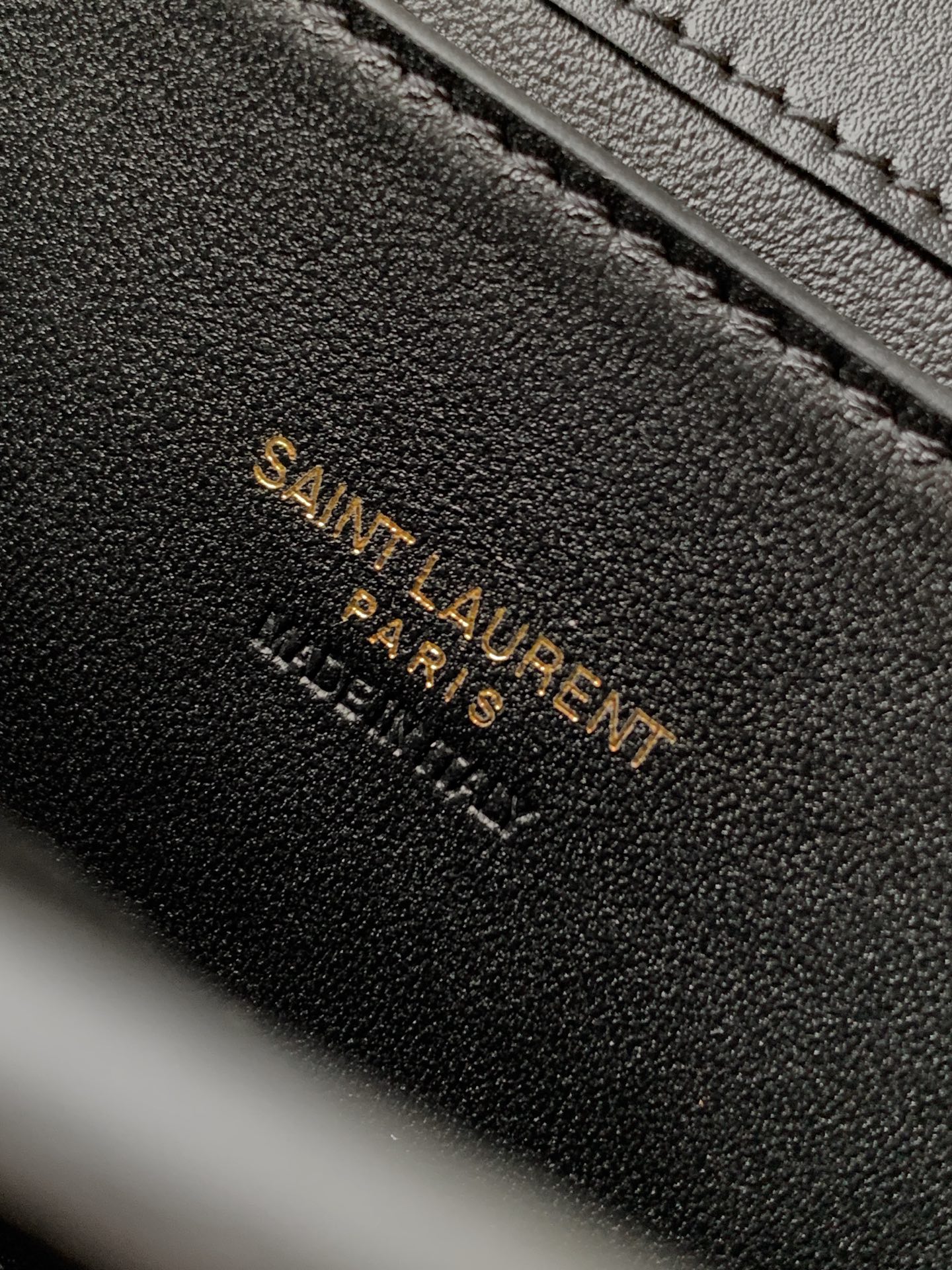 YSL サンセットボックス 手拿包 - 柔らかく実用的なデザイン