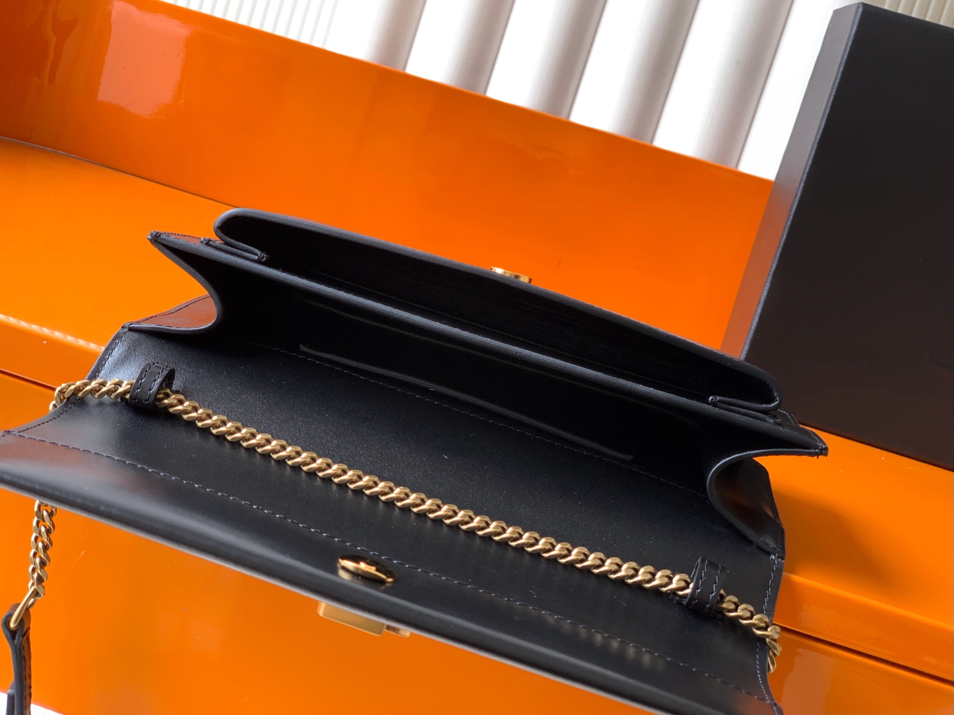 YSL サンセットボックス 手拿包 - 柔らかく実用的なデザイン