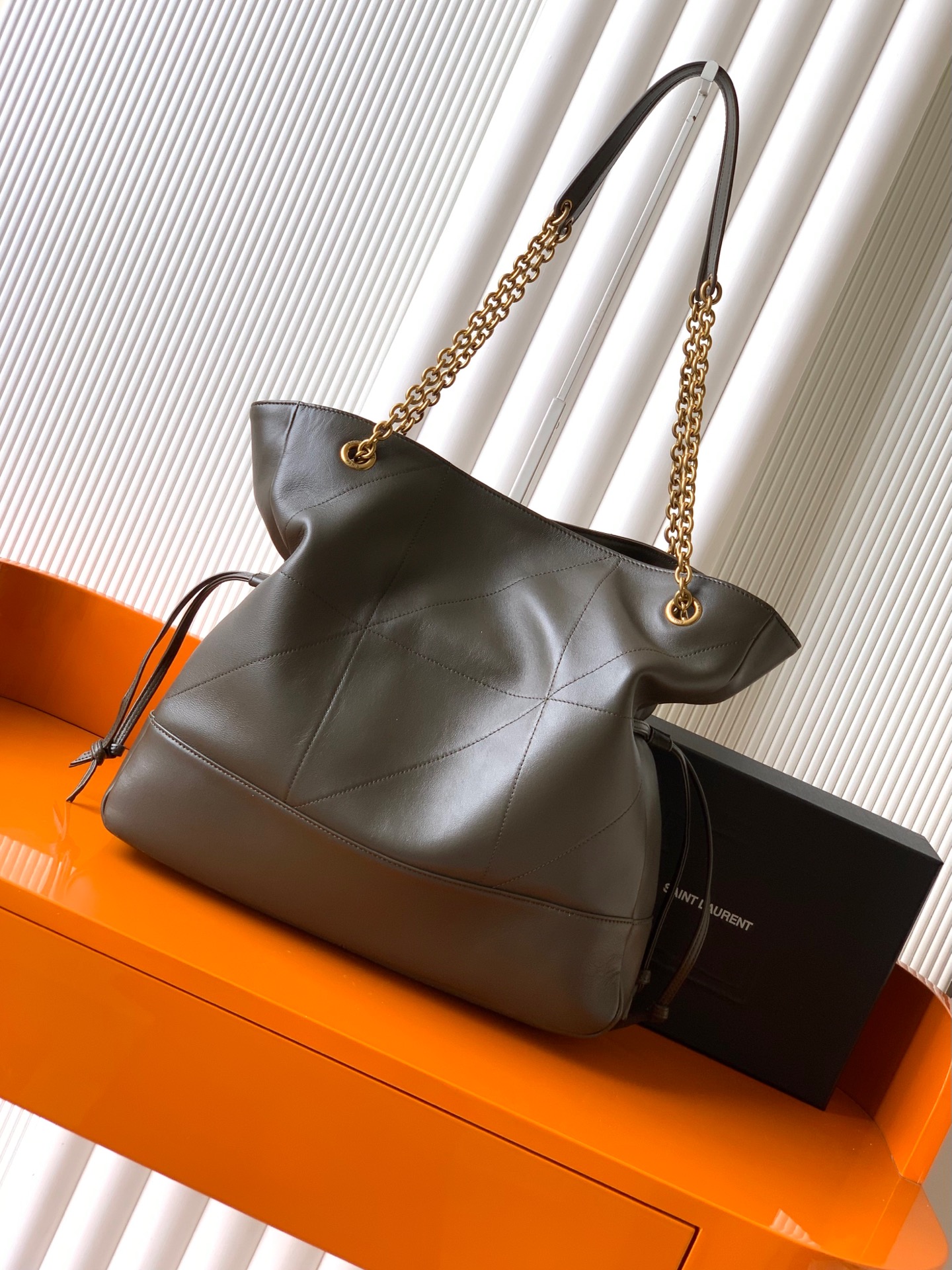 YSL Jamie 大型ポシェット - 軽量＆エレガントなトートバッグ