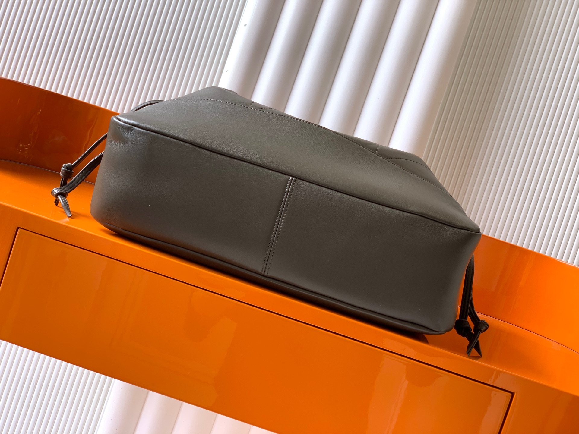 YSL Jamie 大型ポシェット - 軽量＆エレガントなトートバッグ