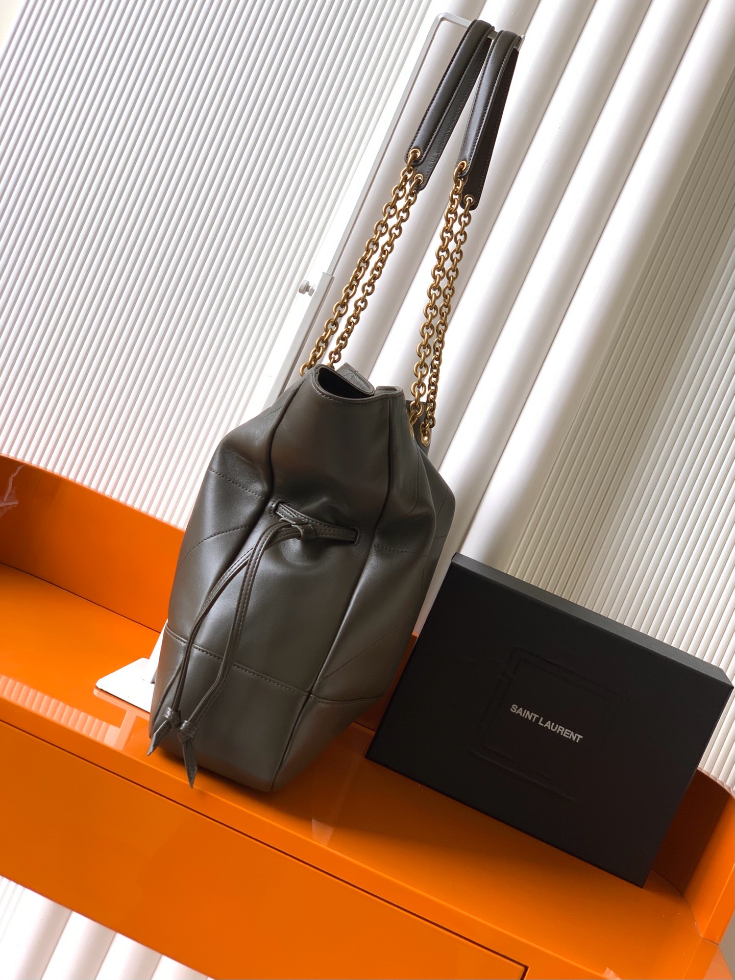 YSL Jamie 大型ポシェット - 軽量＆エレガントなトートバッグ