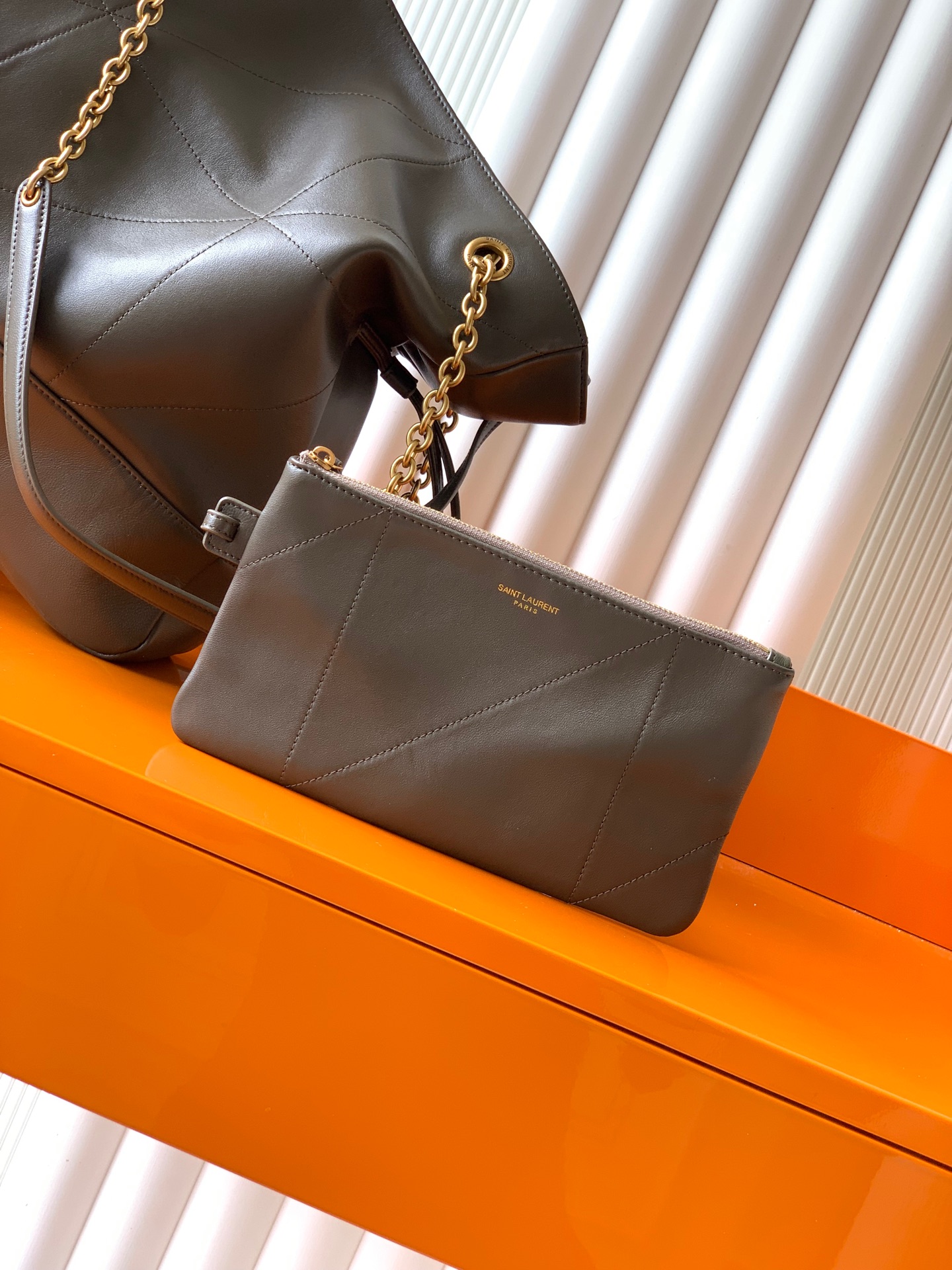 YSL Jamie 大型ポシェット - 軽量＆エレガントなトートバッグ