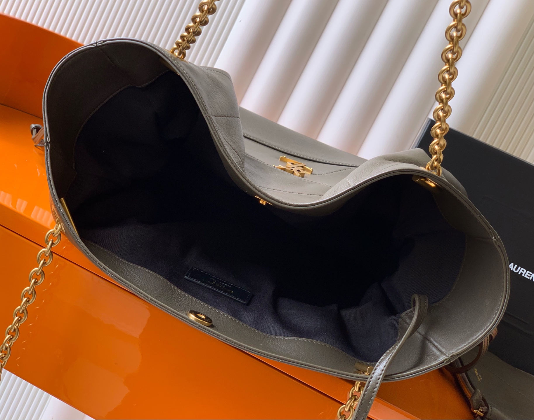 YSL Jamie 大型ポシェット - 軽量＆エレガントなトートバッグ