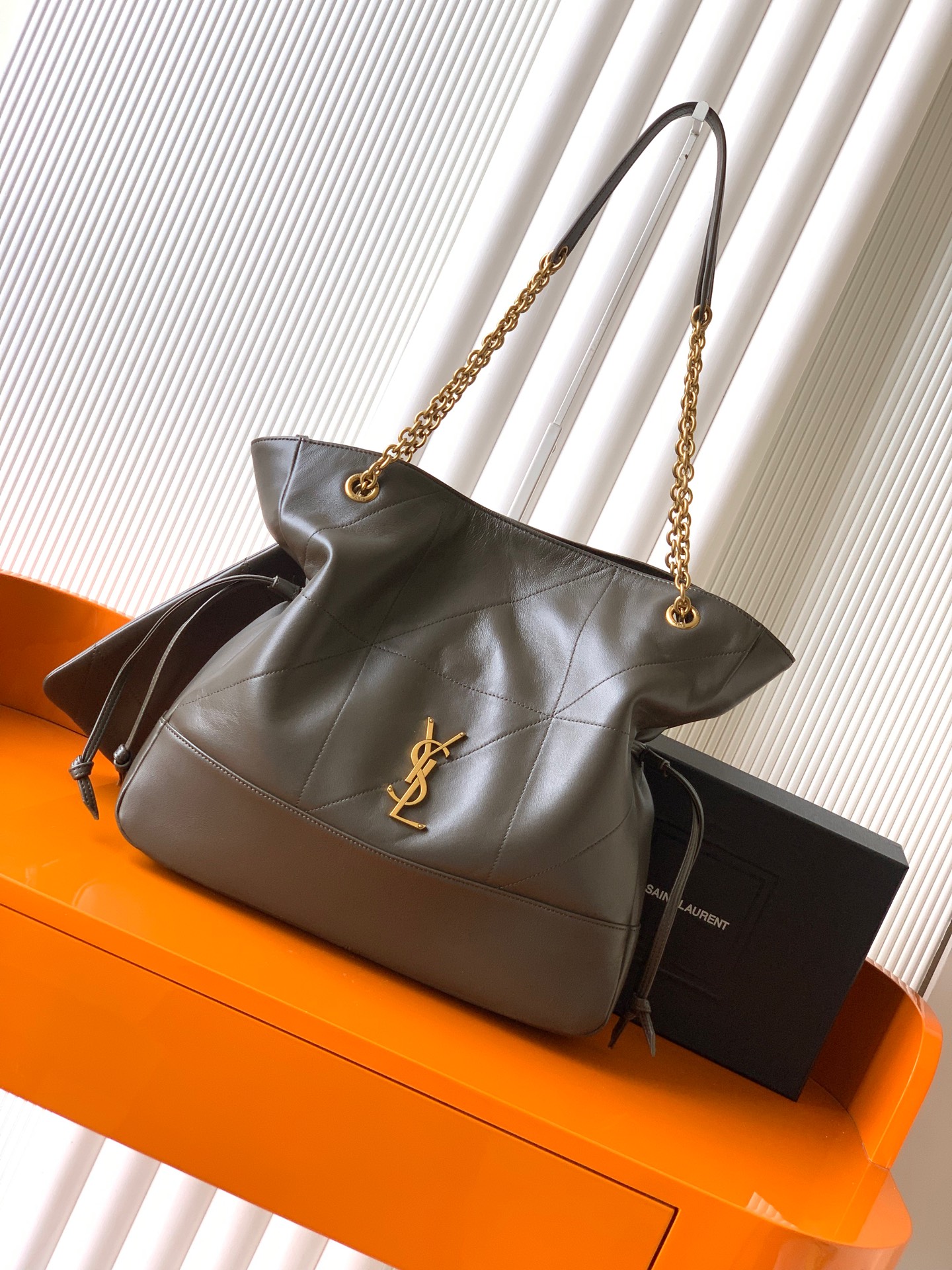 YSL Jamie 大型ポシェット - 軽量＆エレガントなトートバッグ