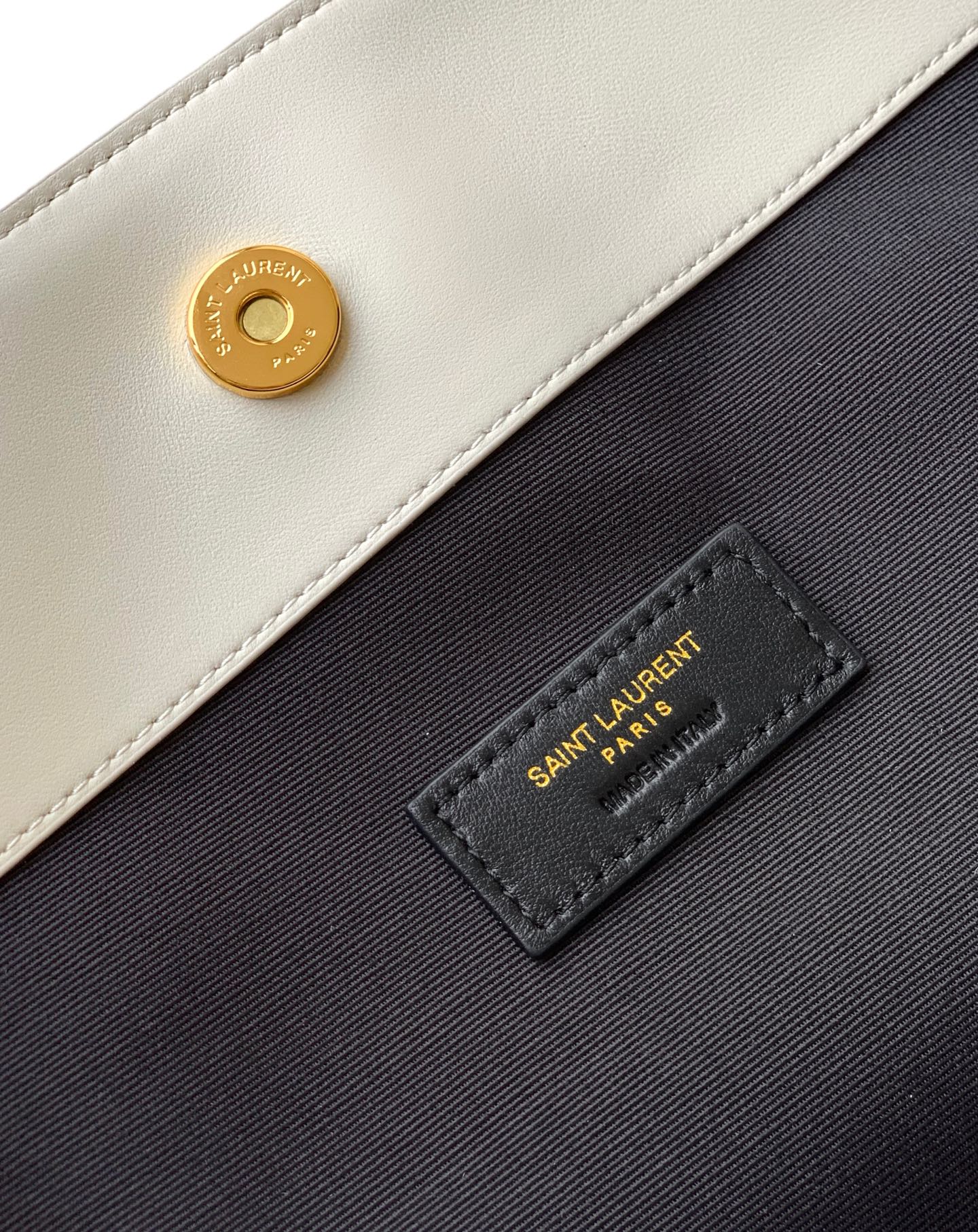 YSL Jamie 大容量ポーチバッグ 羊皮製のエレガントなトート