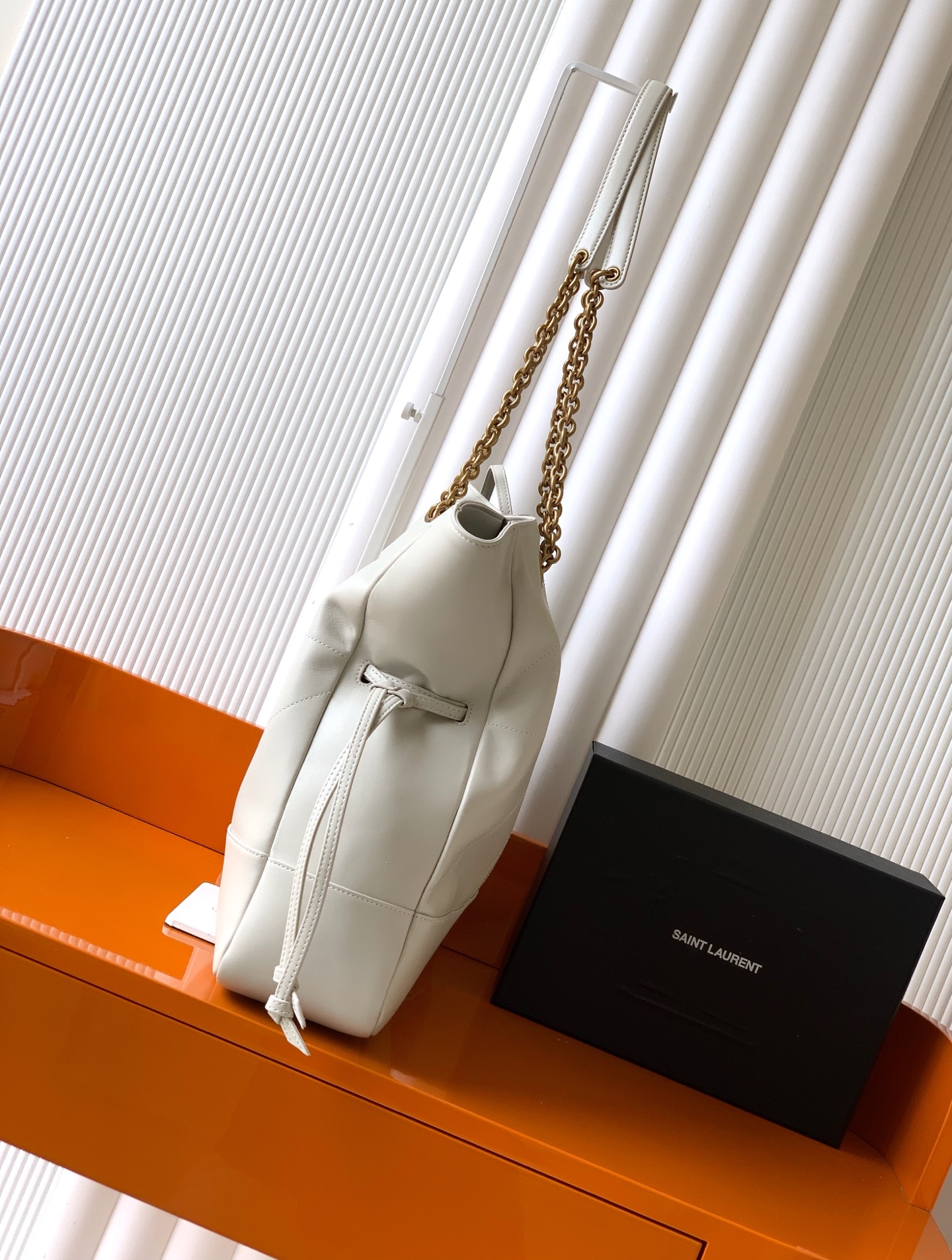 YSL Jamie 大容量ポーチバッグ 羊皮製のエレガントなトート