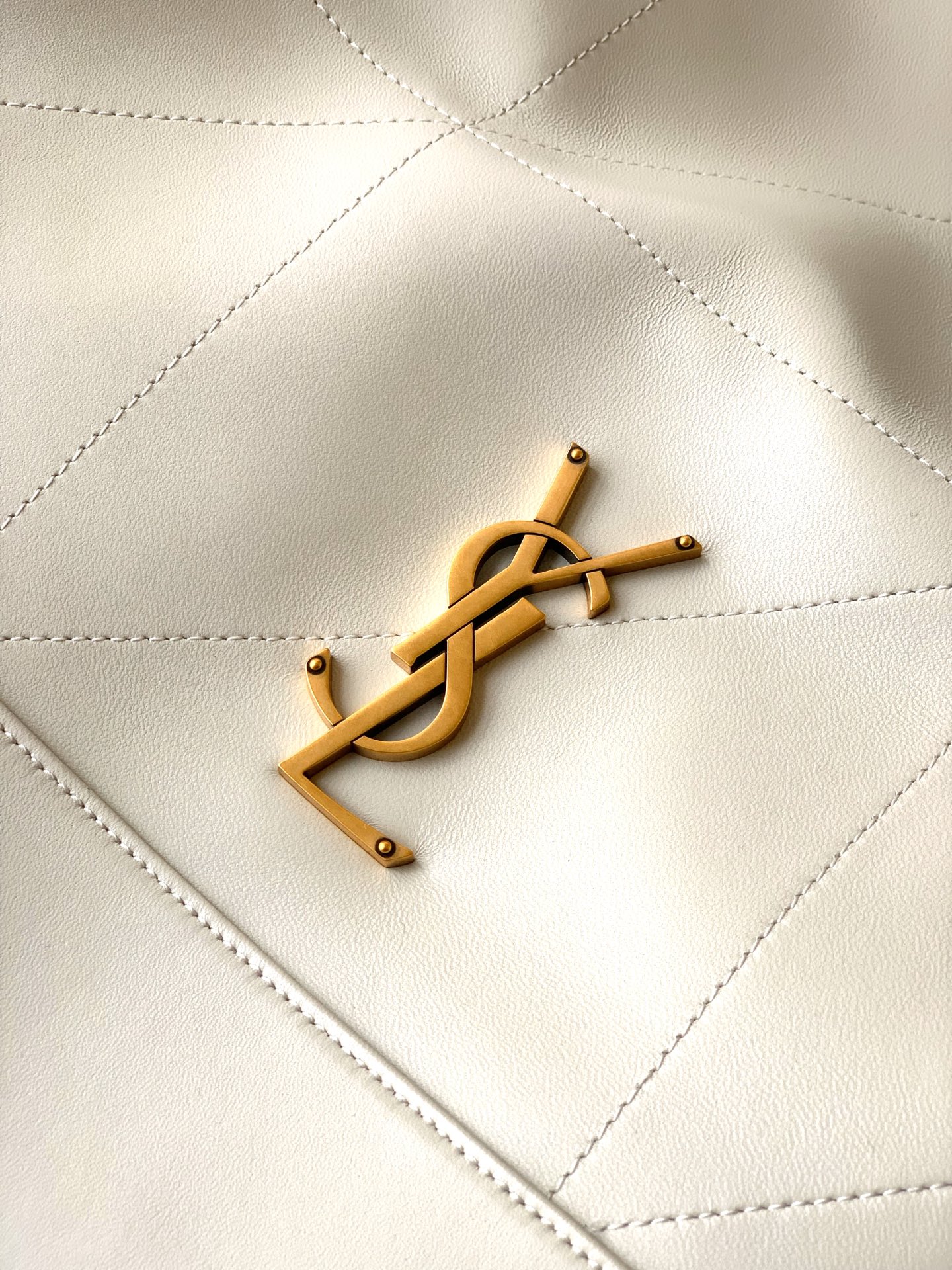 YSL Jamie 大容量ポーチバッグ 羊皮製のエレガントなトート