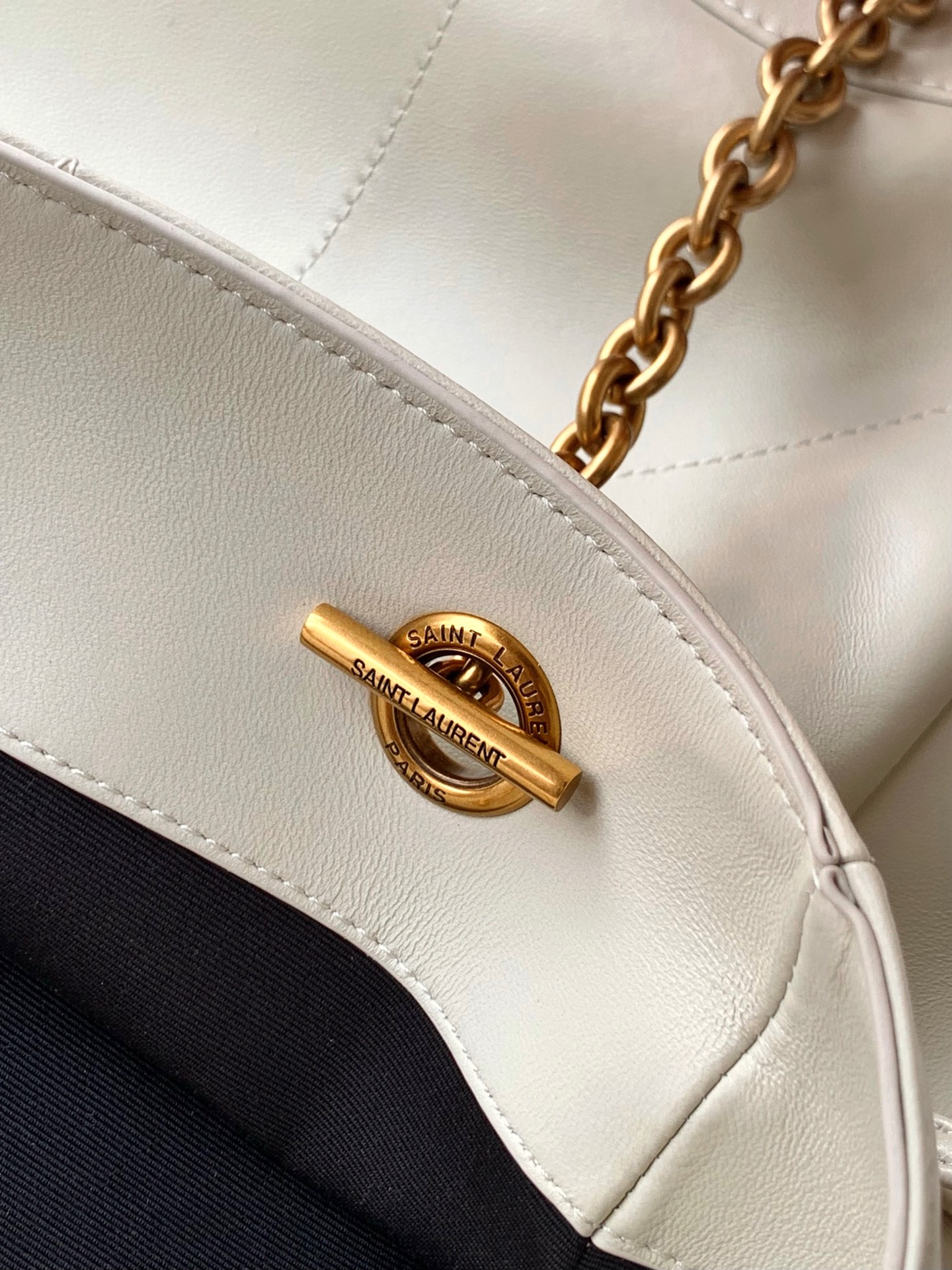 YSL Jamie 大容量ポーチバッグ 羊皮製のエレガントなトート