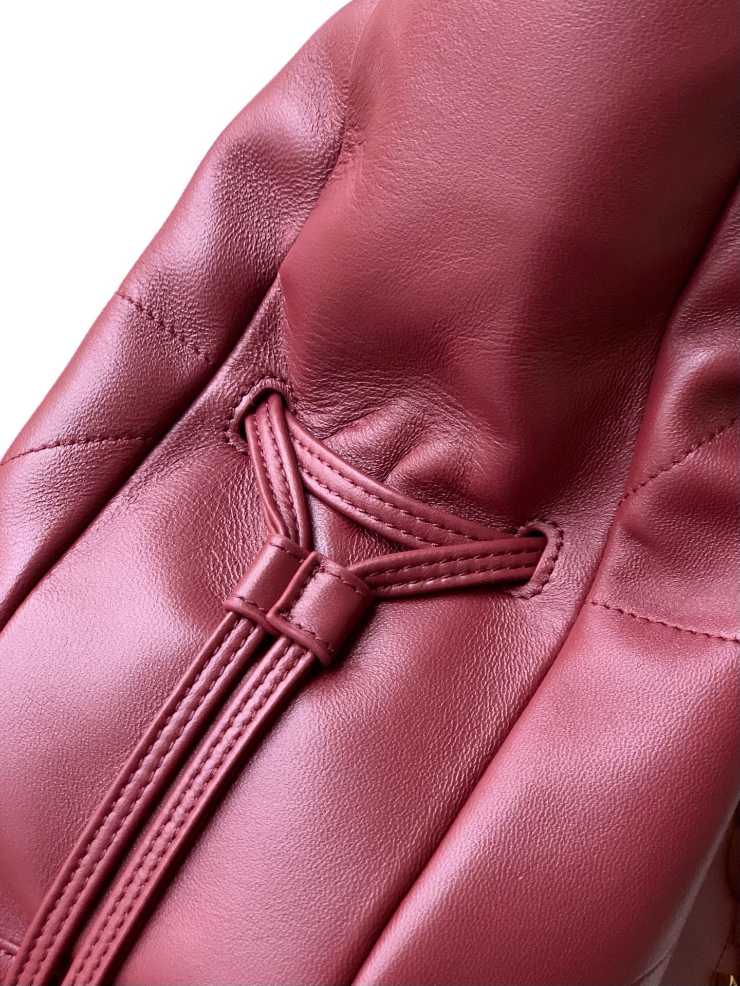 YSL Jamie 4.3 大型ポシュン羊皮腋下包 - 優雅で実用的なトートバッグ